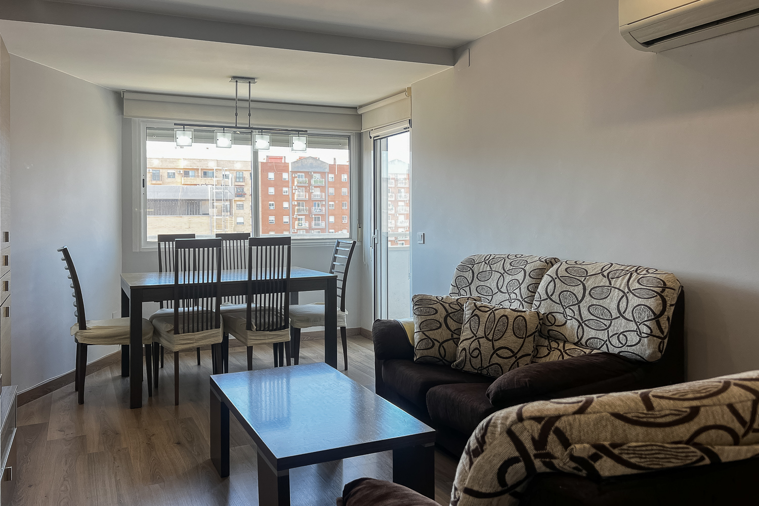 Charming home with 3 bedrooms and parking