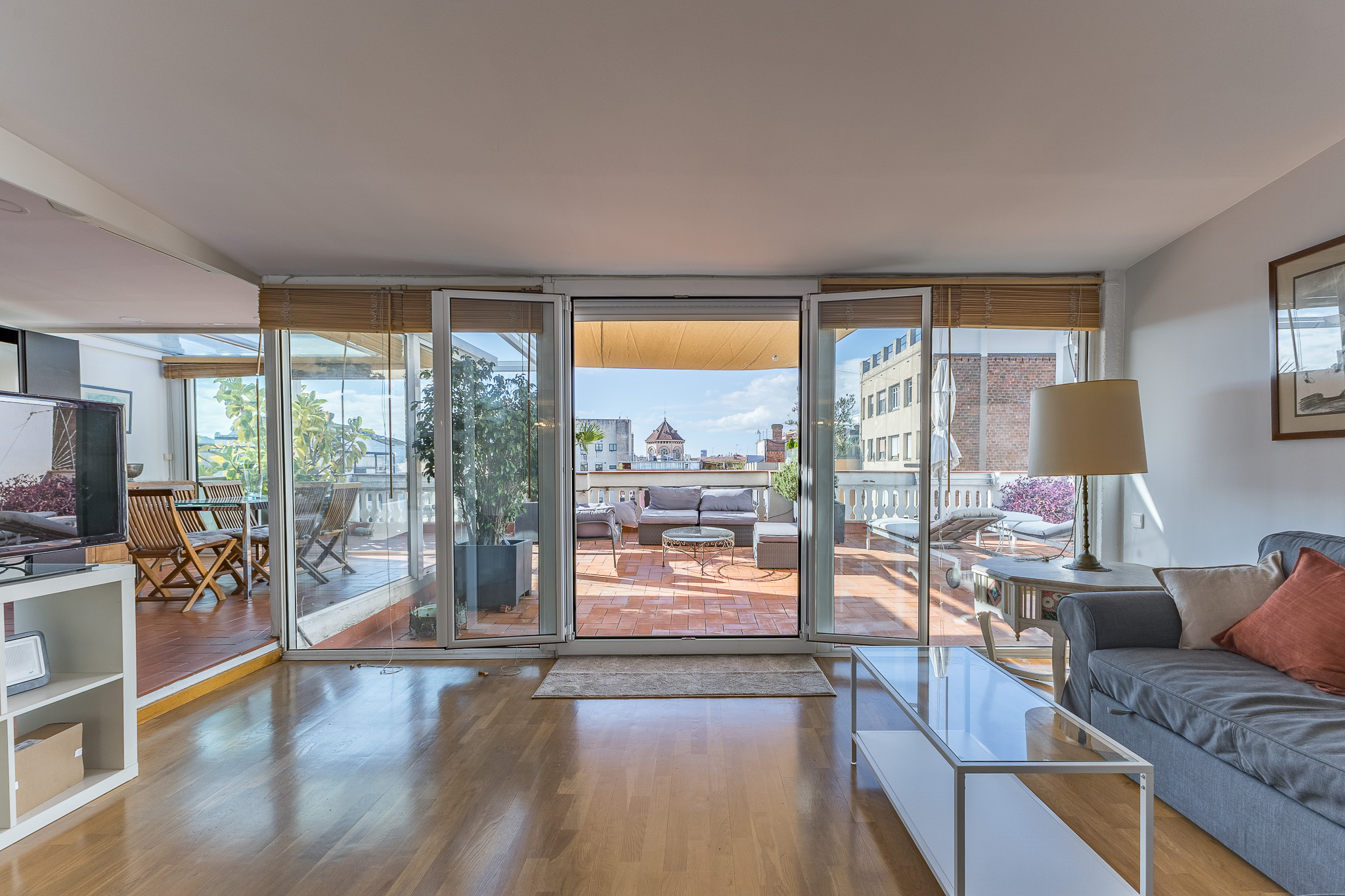Wonderful Penthouse with 3 Double Bedrooms on Eixample Dreta