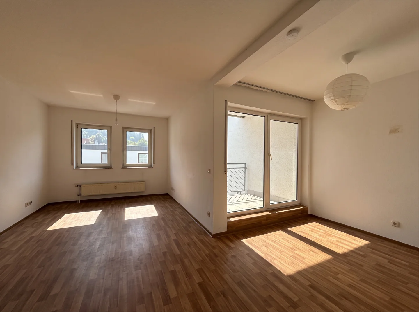 Charmante Zwei-Zimmer-Wohnung mit Balkon und Loggia! - Photo 1