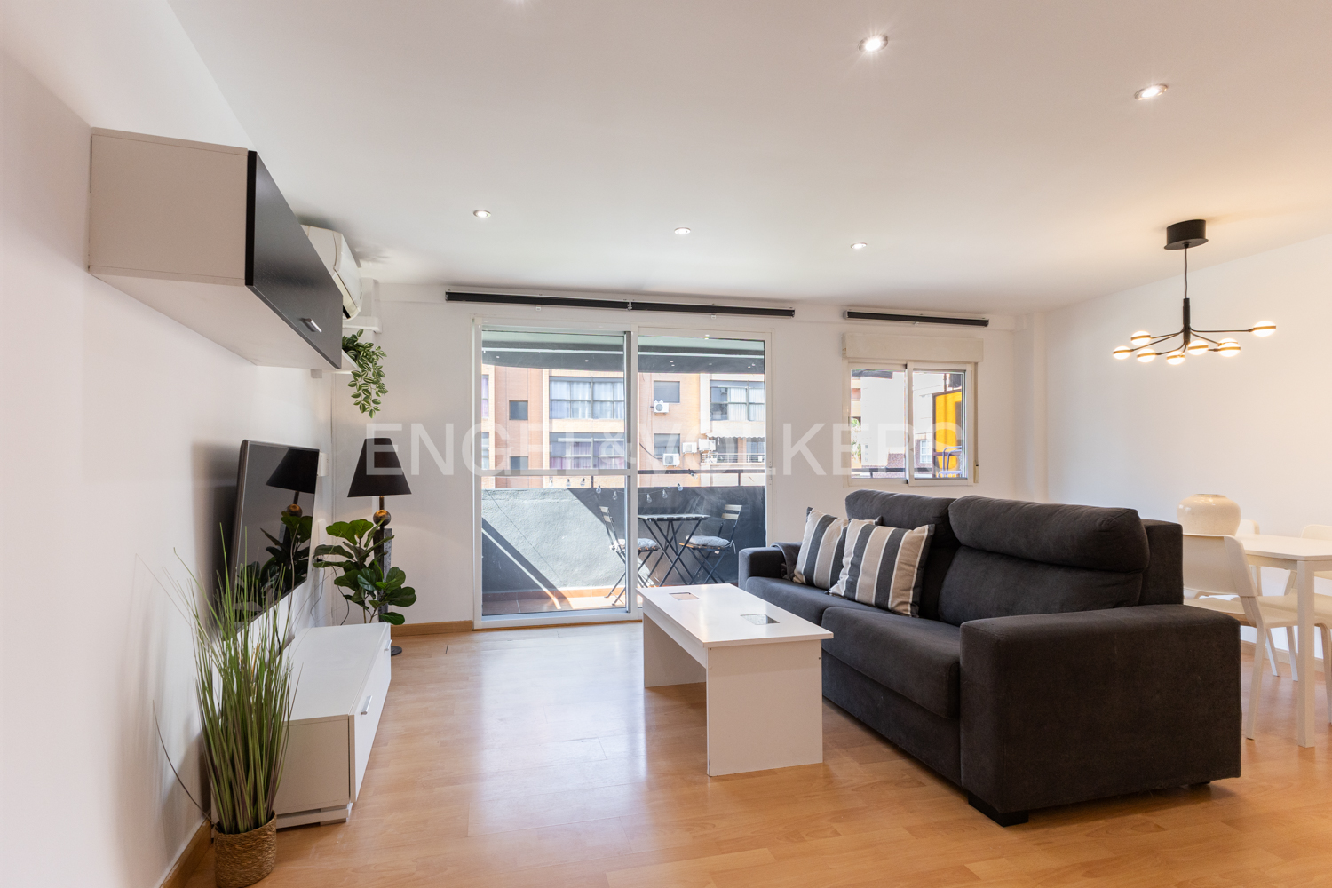 Bright Apartment Next to Valencia Port