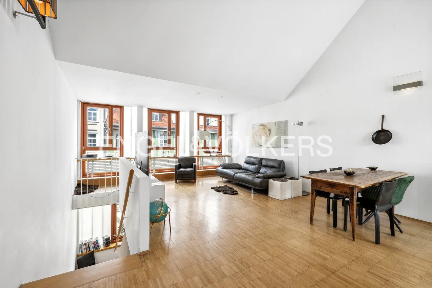 Maisonette apartment in a prime location: modern living in the heart of Schwabing