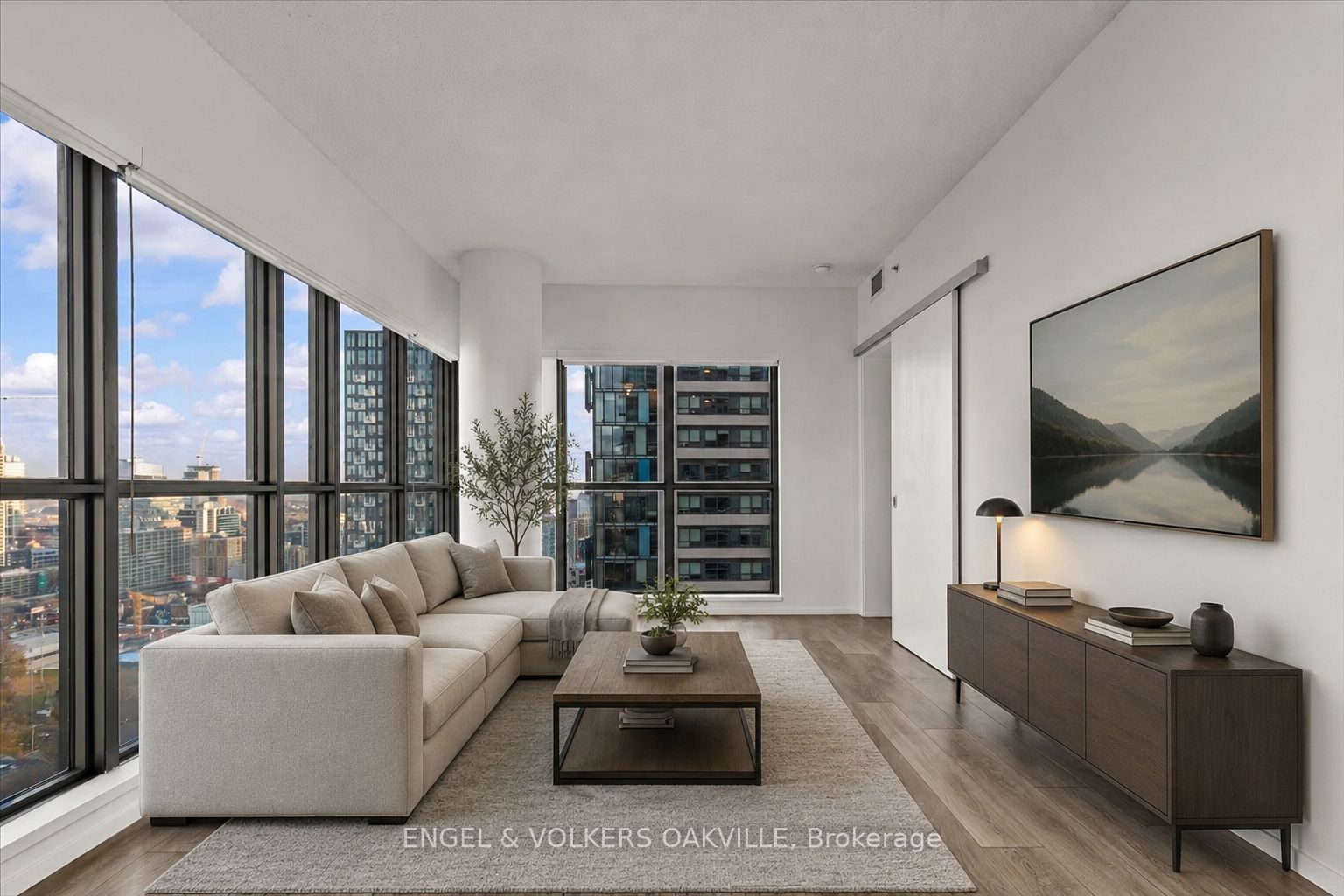 Sun Filled 2 Bed Condo with Parking in Downtown Toronto