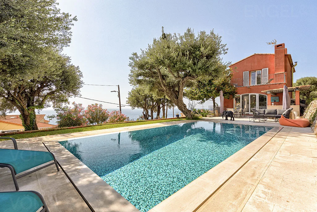 Modern villa with pool walking distance to Monaco