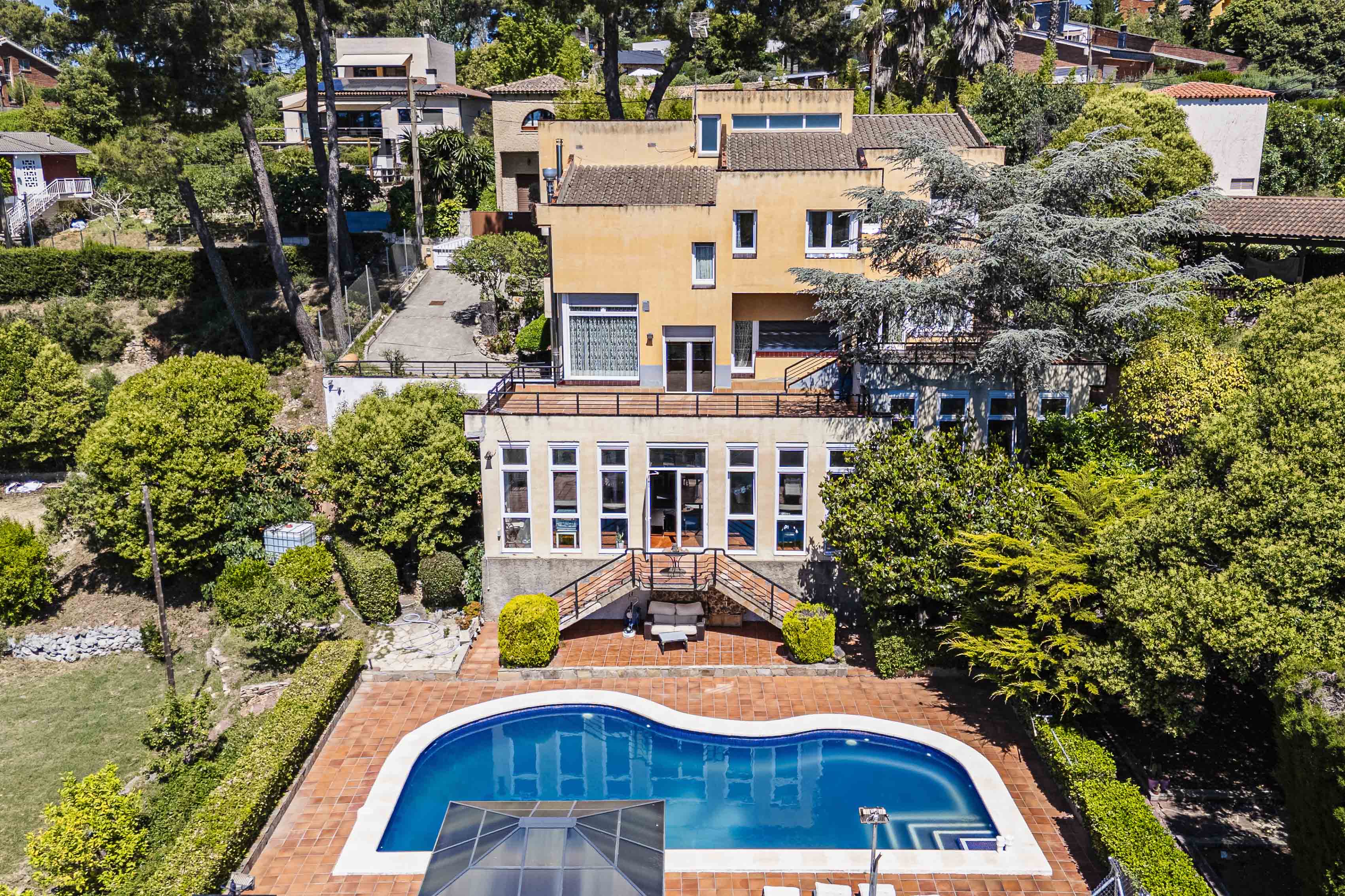 Exclusive 700 m² villa with panoramic views in Pallejà
