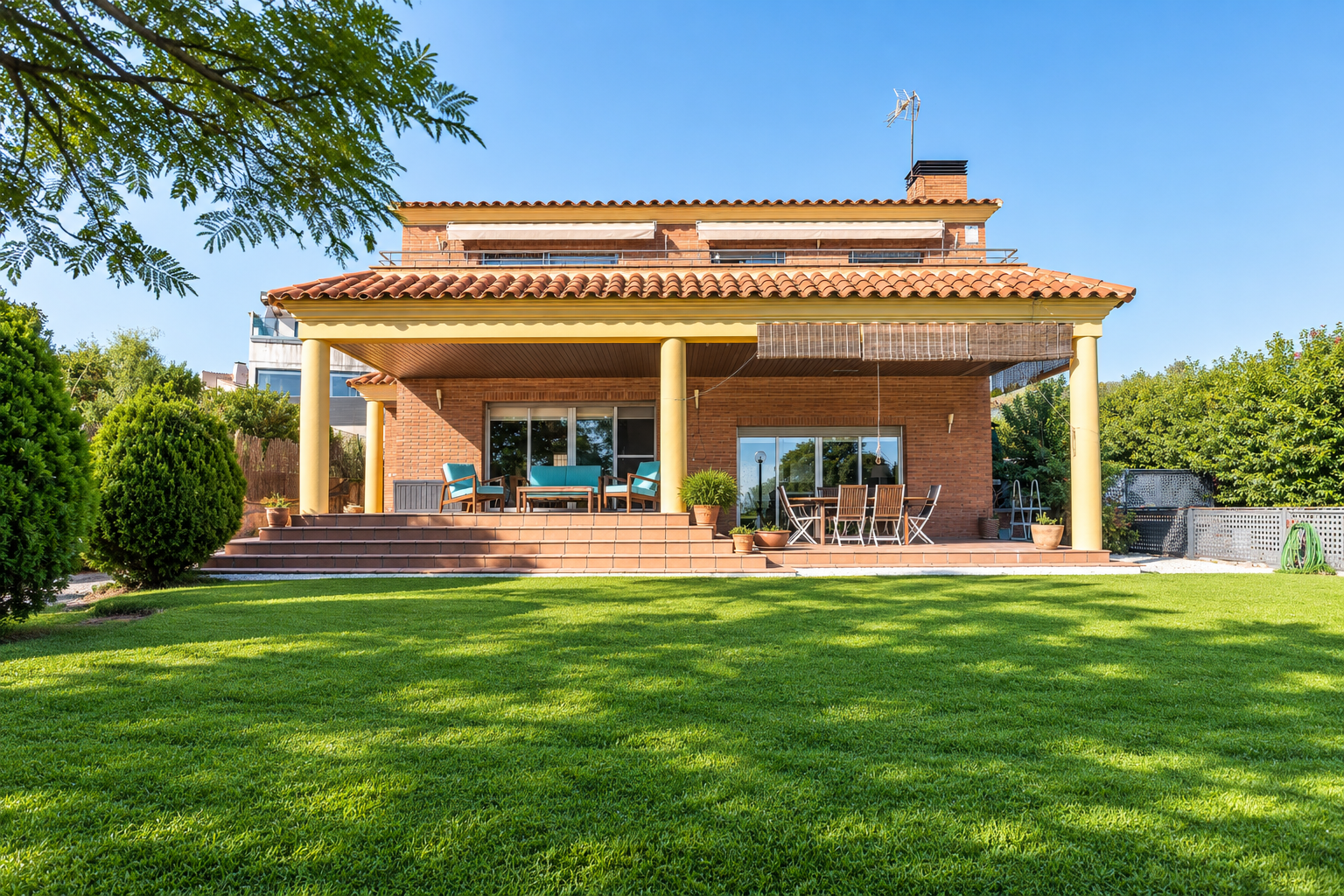 An exceptional property where space, light, and exclusivity come together