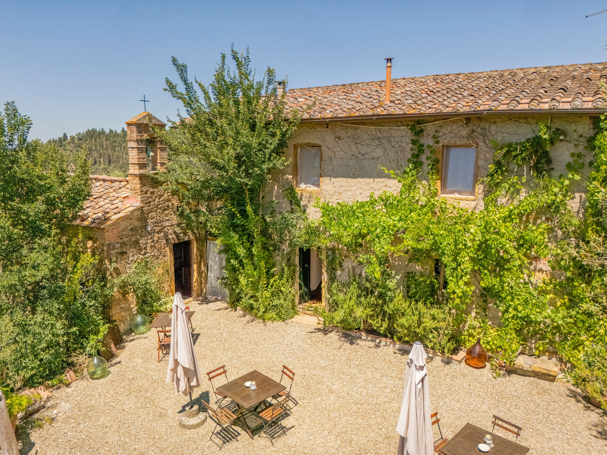 In the heart of the legendary Semifonte, an authentic village of rare beauty