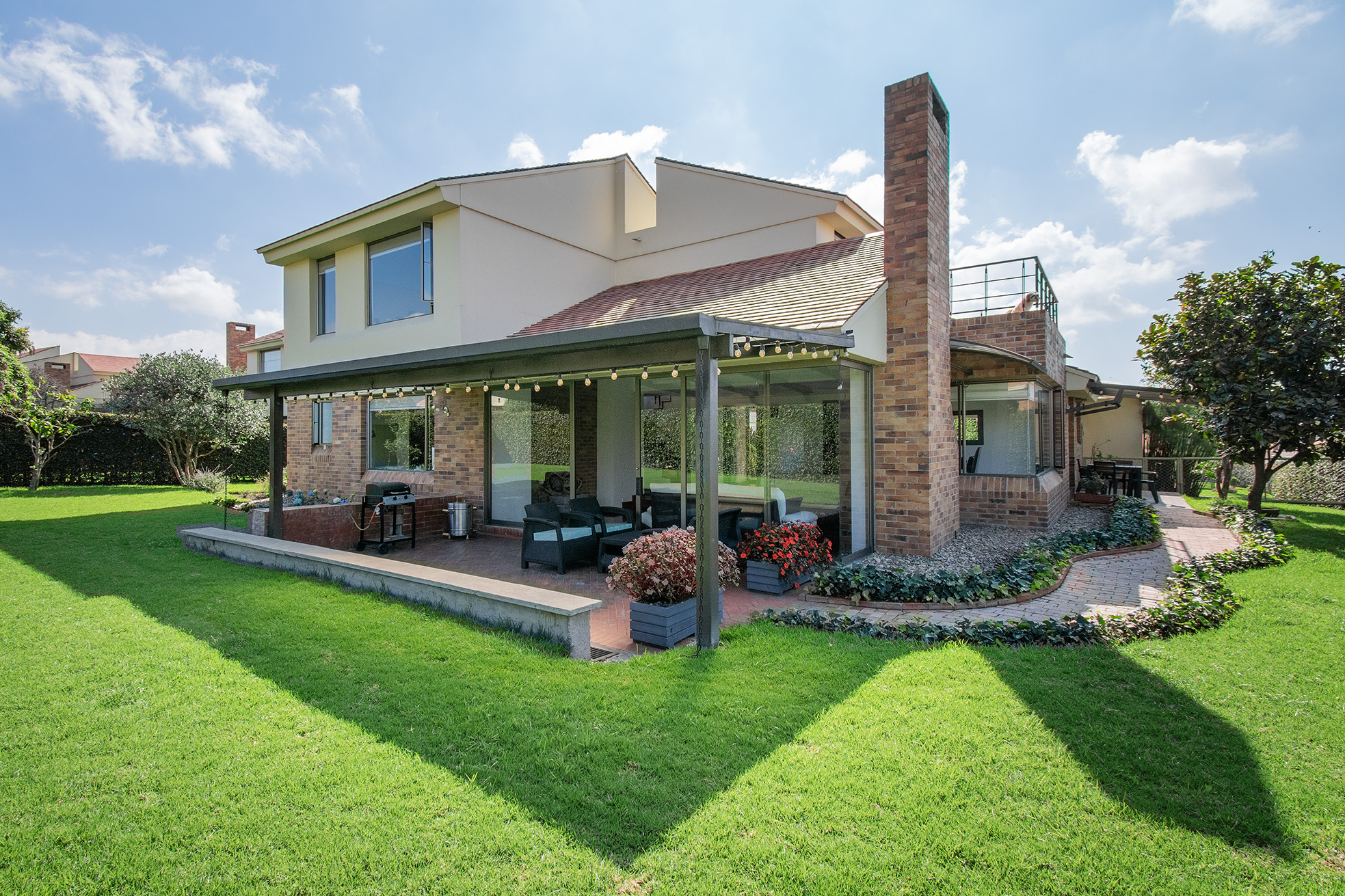 Casa para venta en conjunto cerrado en Cota