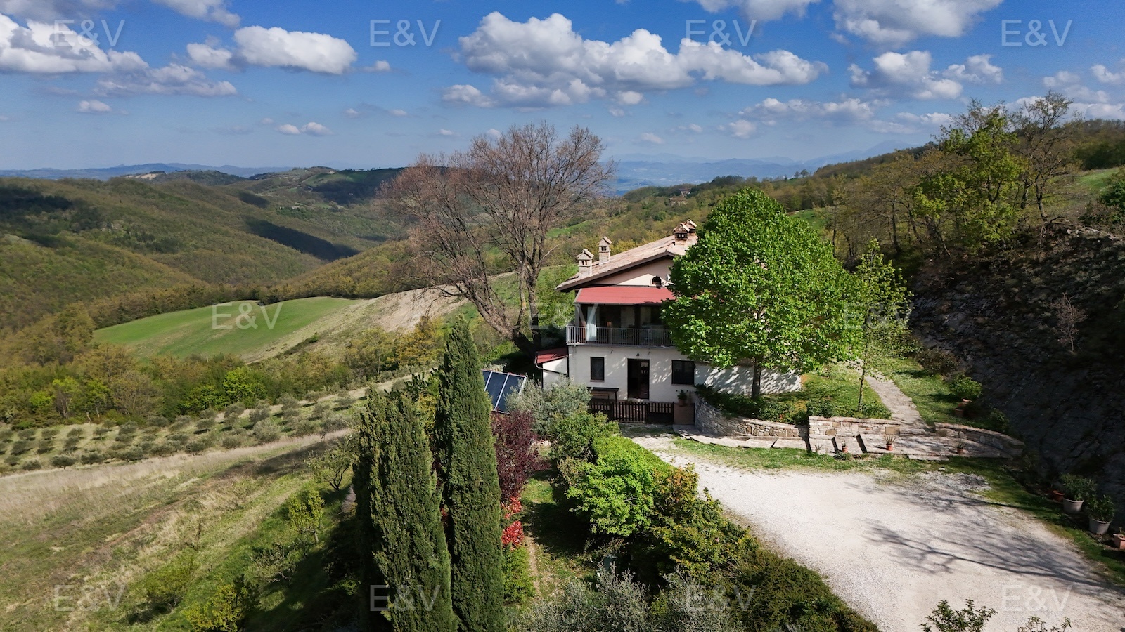 A scenic retreat in the heart of Umbria's countryside