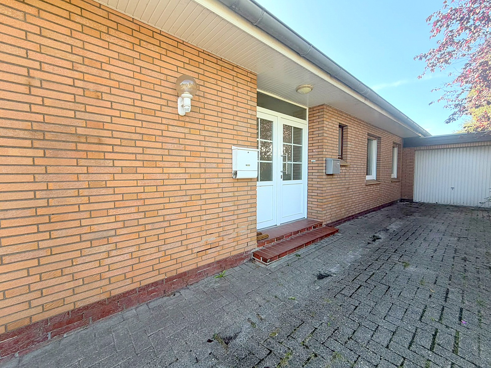 Freistehender Bungalow mit vielseitigen Raumkonzepten und Ausbaureserve