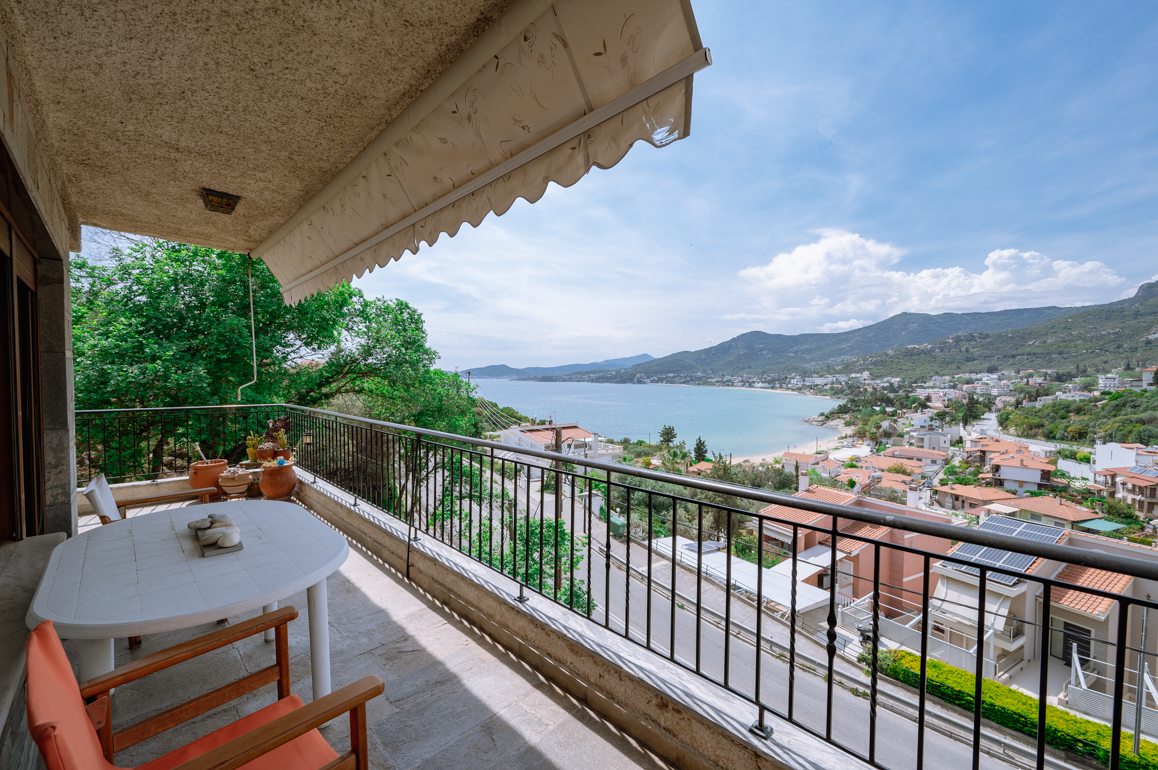 Luxury Beachfront Apartment with Panoramic Views