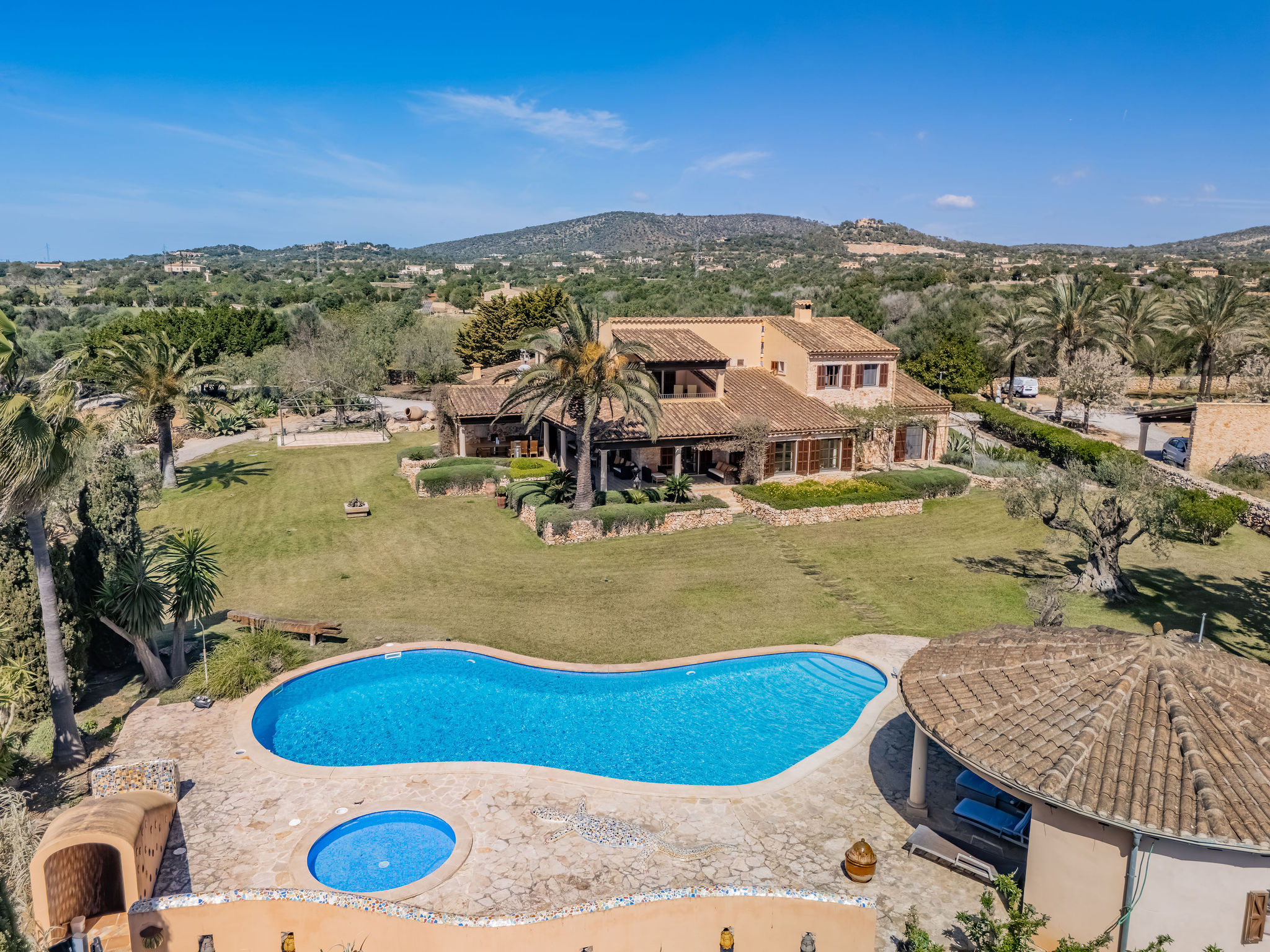 Encantadora finca bien cuidada en un entorno idílico entre Santanyí y Alquería Blanca.