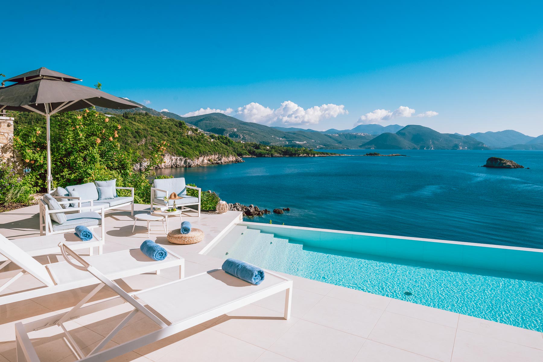 Villa Oikos Sivota – Luxury villa with panoramic sea views & privacy