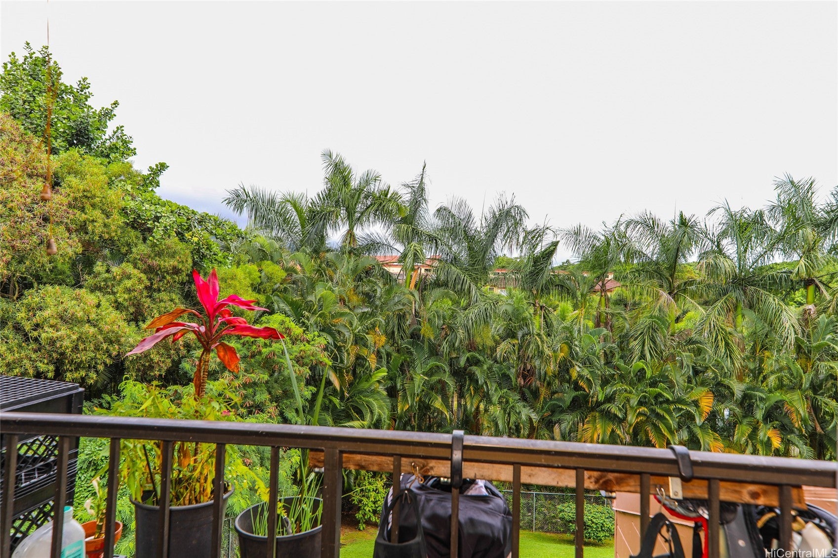 Split-level Overlooking the Koolau mountains