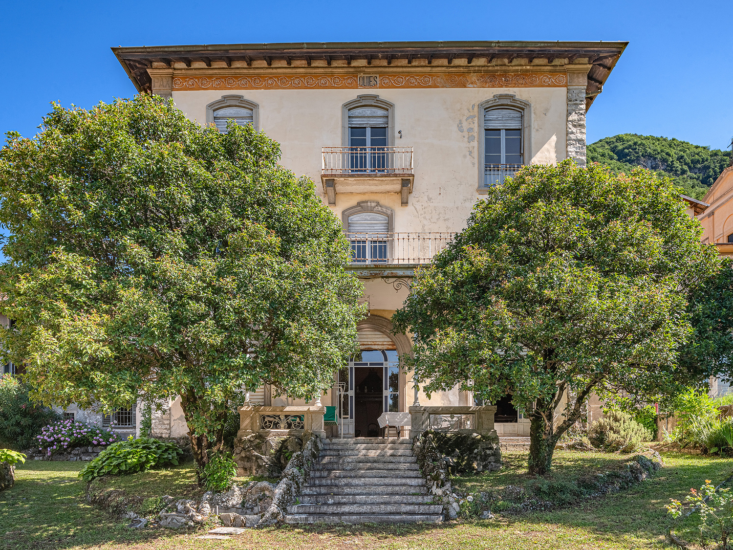 A historic residence where four centuries of history come together in a single, harmonious property.