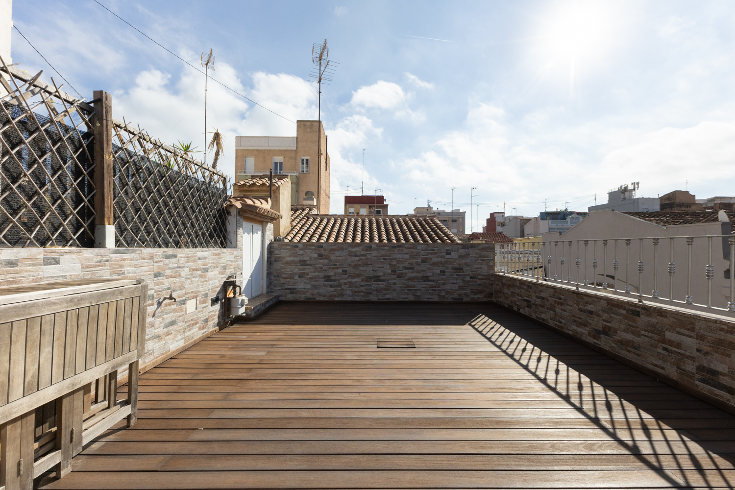 Three-Story House with Terrace in El Cabanyal – Long-Term Rental