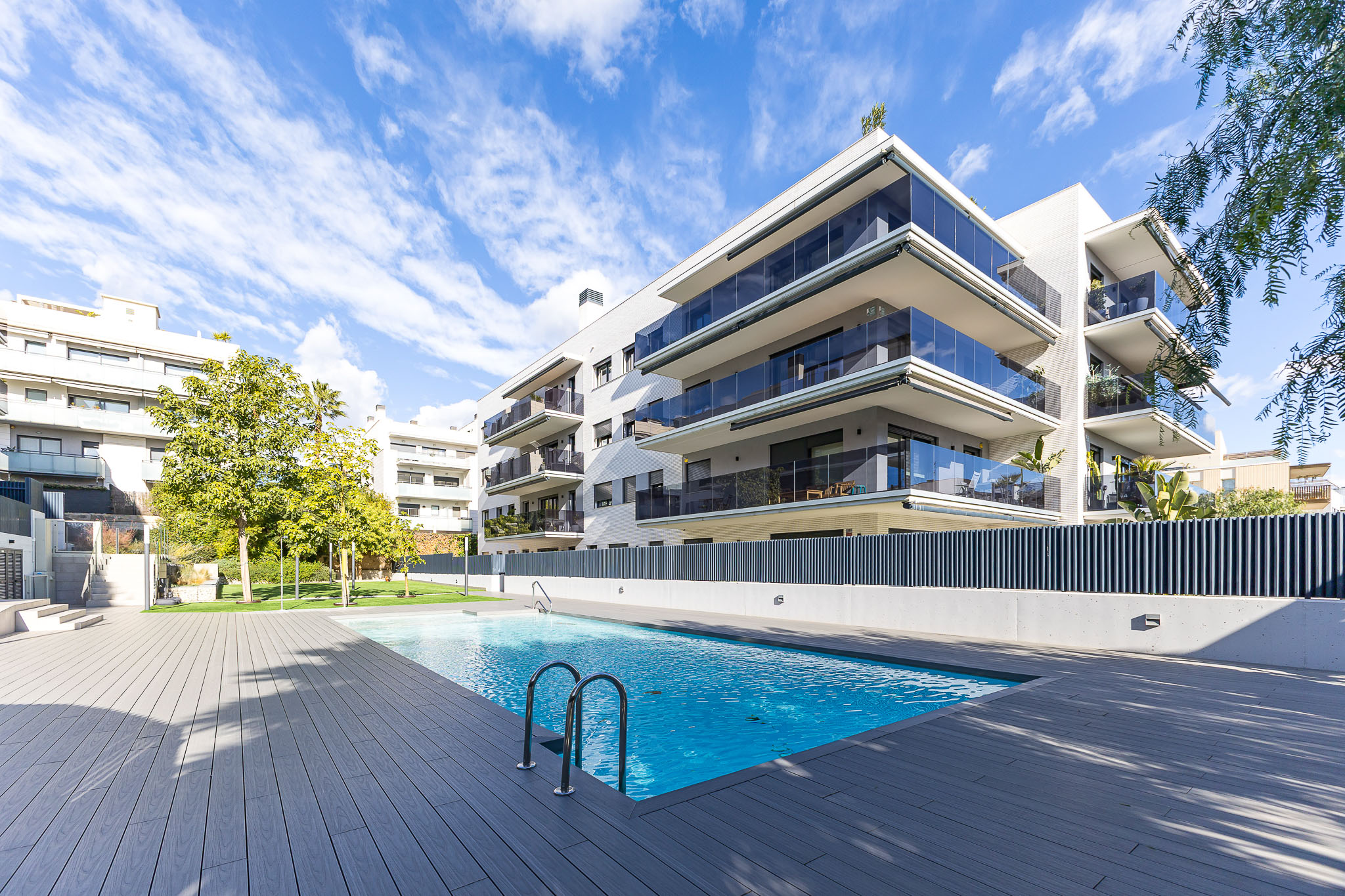 Exclusive, bright apartment with 30 m² private terrace, fully adapted and universally accessible.