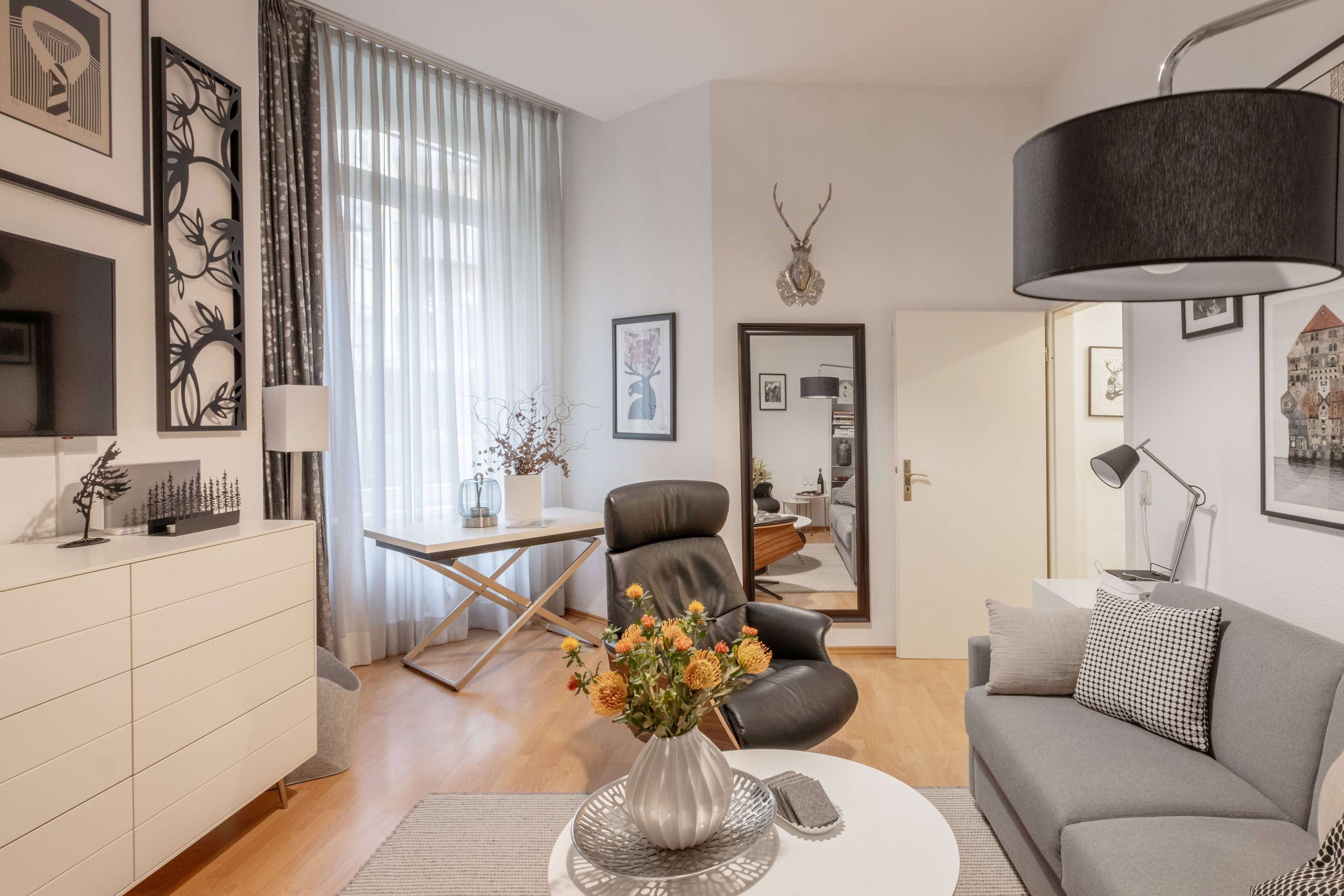 2-Zimmer-Wohnung in denkmalgeschütztem  Altbau im Samariterviertel