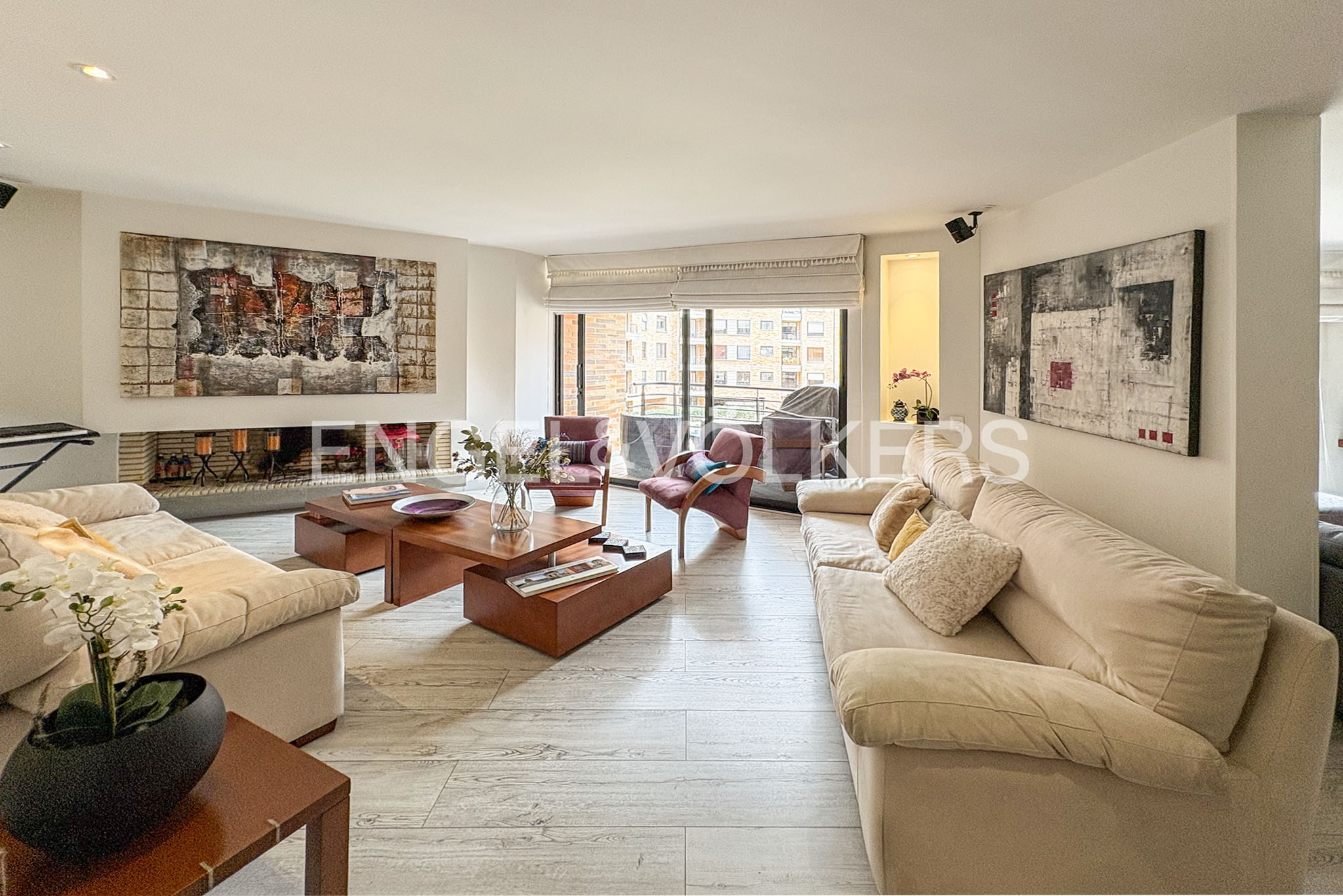 Apartamento con balcones y clubhouse para venta en Iraka