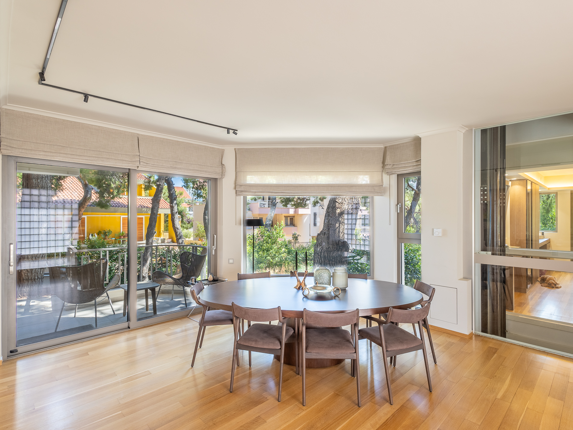 Luxurious 450 sq.m. residence with garden in Melissia