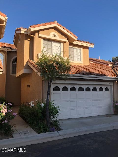 Updated Oak Park Capri Townhome