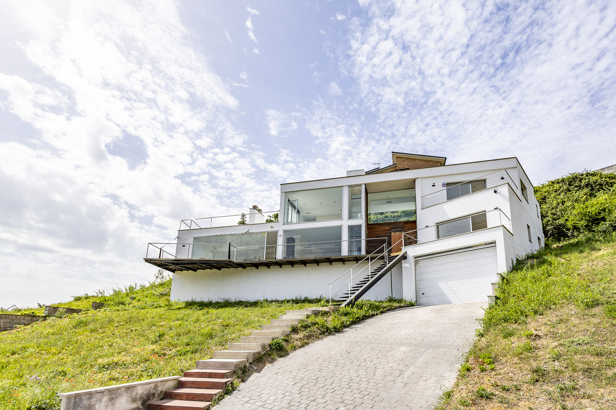Exclusiva vivienda con piscina interior y exterior, gimnasio y ascensor en Golf Barcelona – Sant Esteve Sesrovires