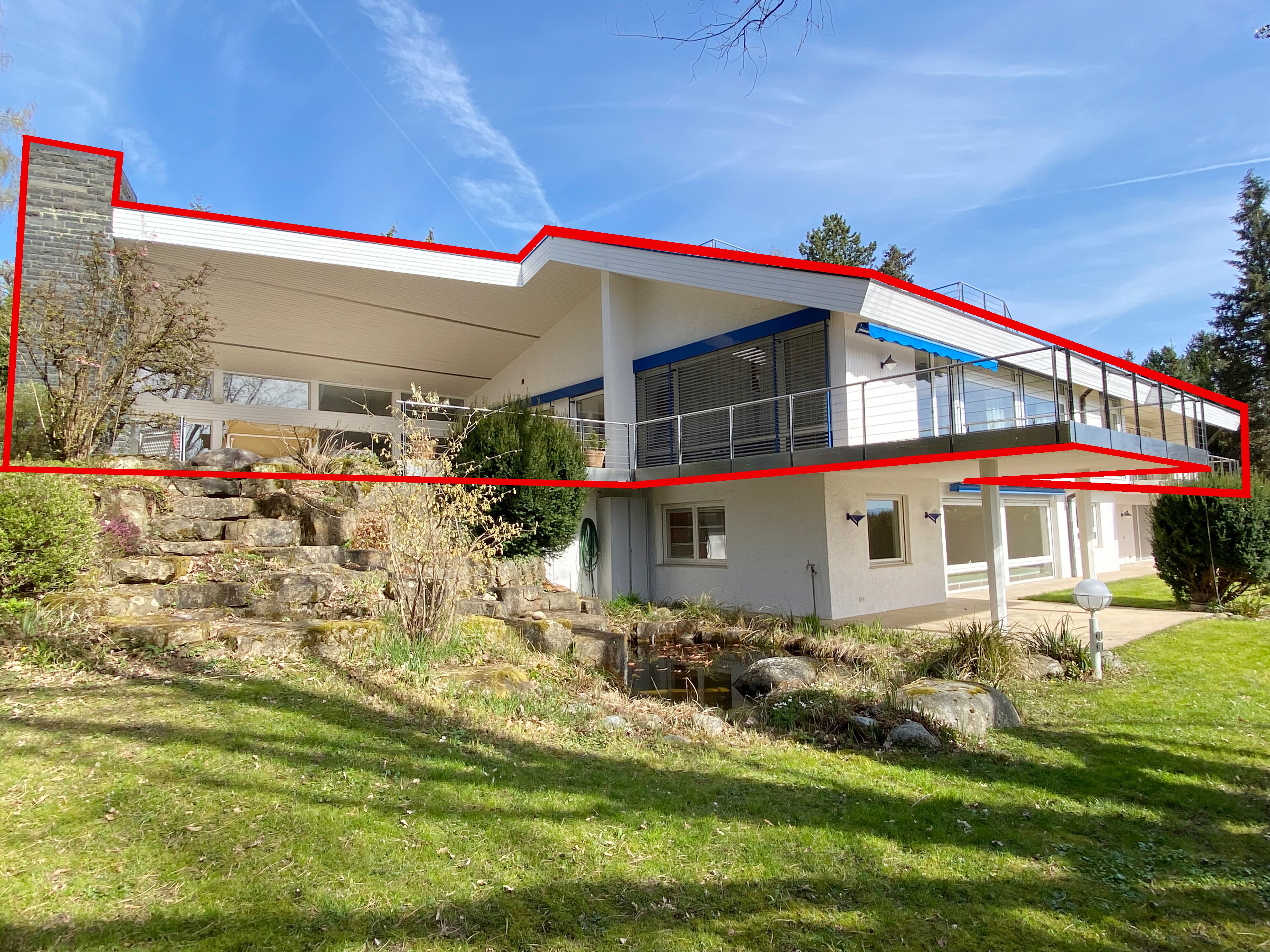 Architektonische Glanzleistung trifft Gartenparadies und Innenpool • 7-Zimmer-Eigentumswohnung in der Kreßbacher Villensiedlung