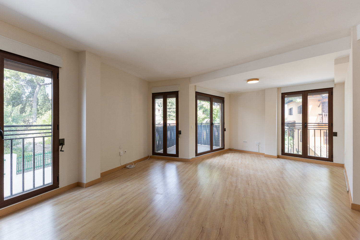 Cozy corner townhouse in Rocafort