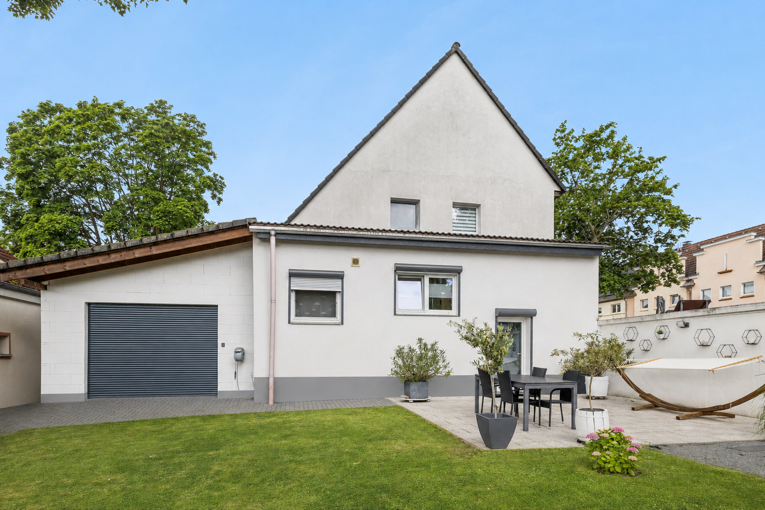 Living at Heinrich-Lersch-Platz – Charming single-family home with modern comfort