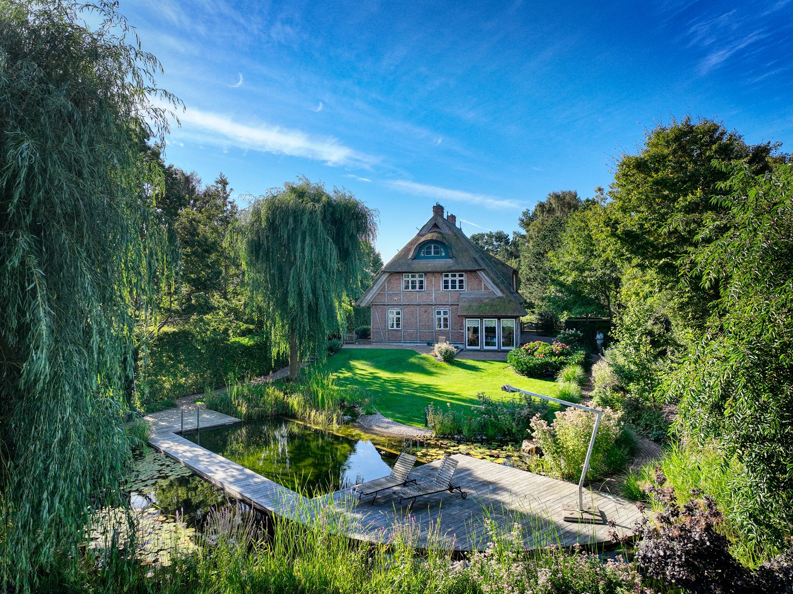 Luxuriöse Landhaus-Architektenvilla mit TOP-Ausstattung in ruhiger Lage & absoluter Privatsphäre
