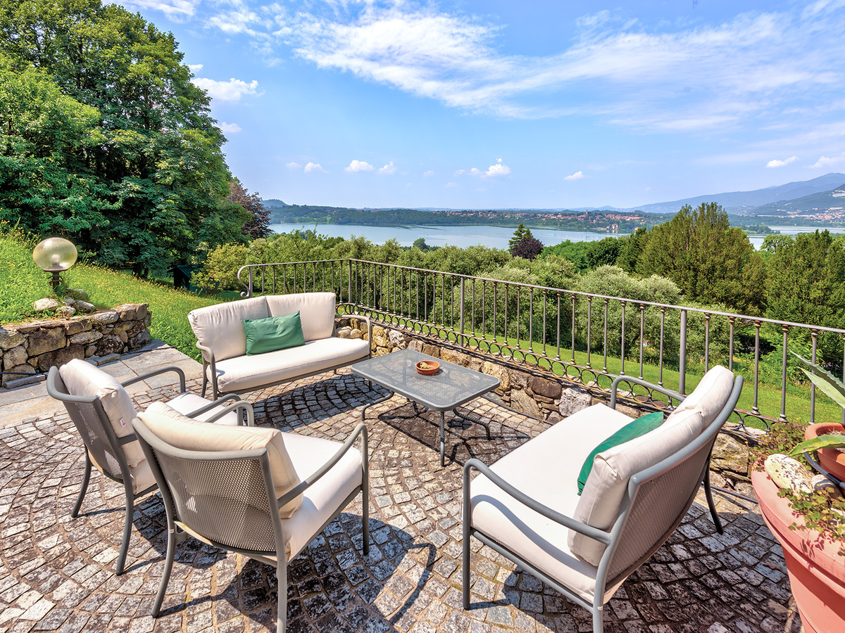 Tenuta country-chic con uliveto e vista panoramica