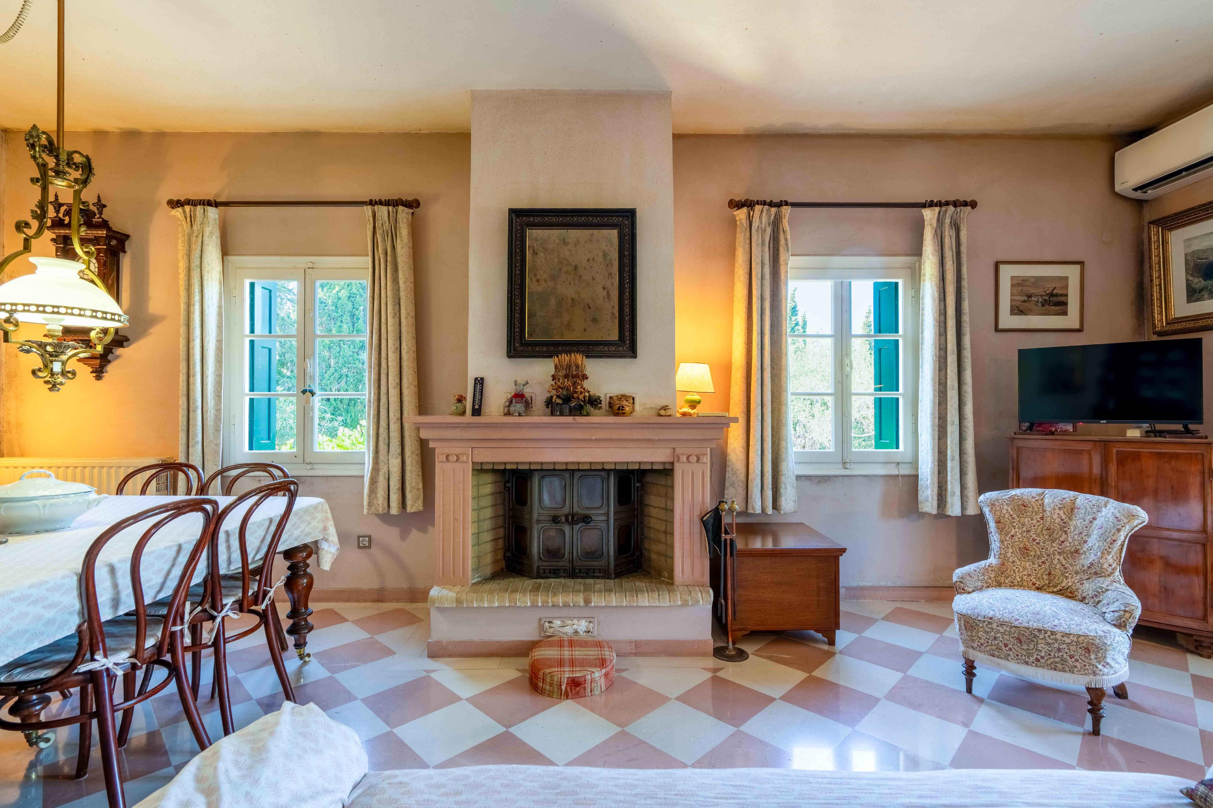 Villa with classic Corfiot decoration and view in Agios Ionnis , Corfu