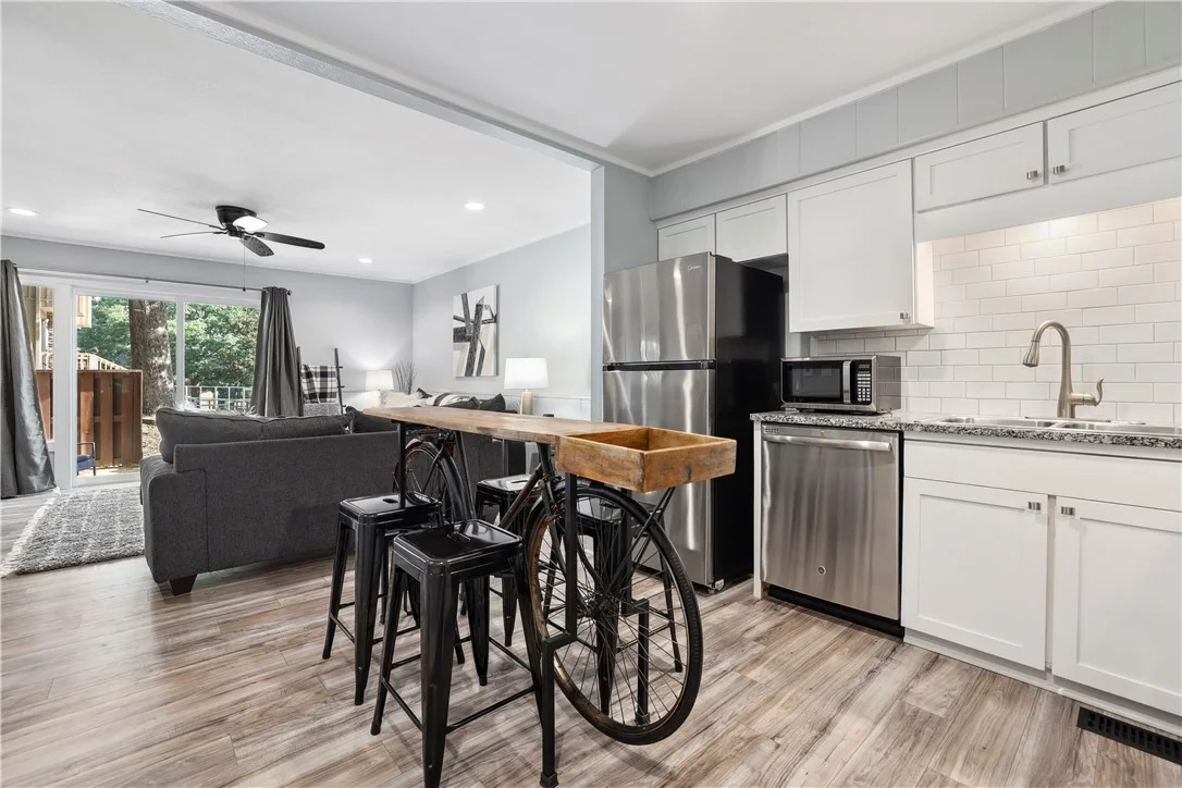 Fully Remodeled Bella Vista Townhome