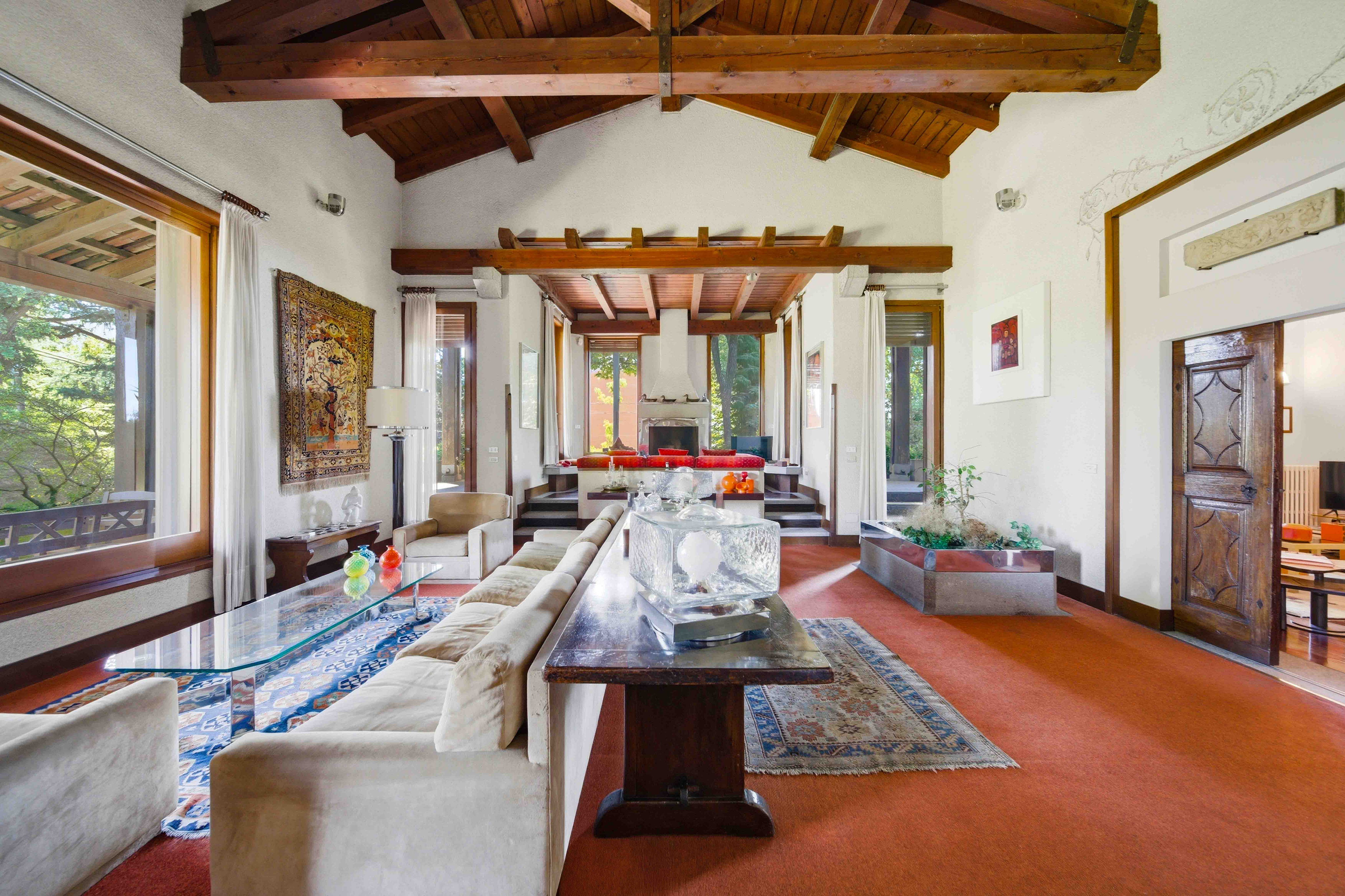 Exclusive two-family residence with large garden in Fagnano Olona