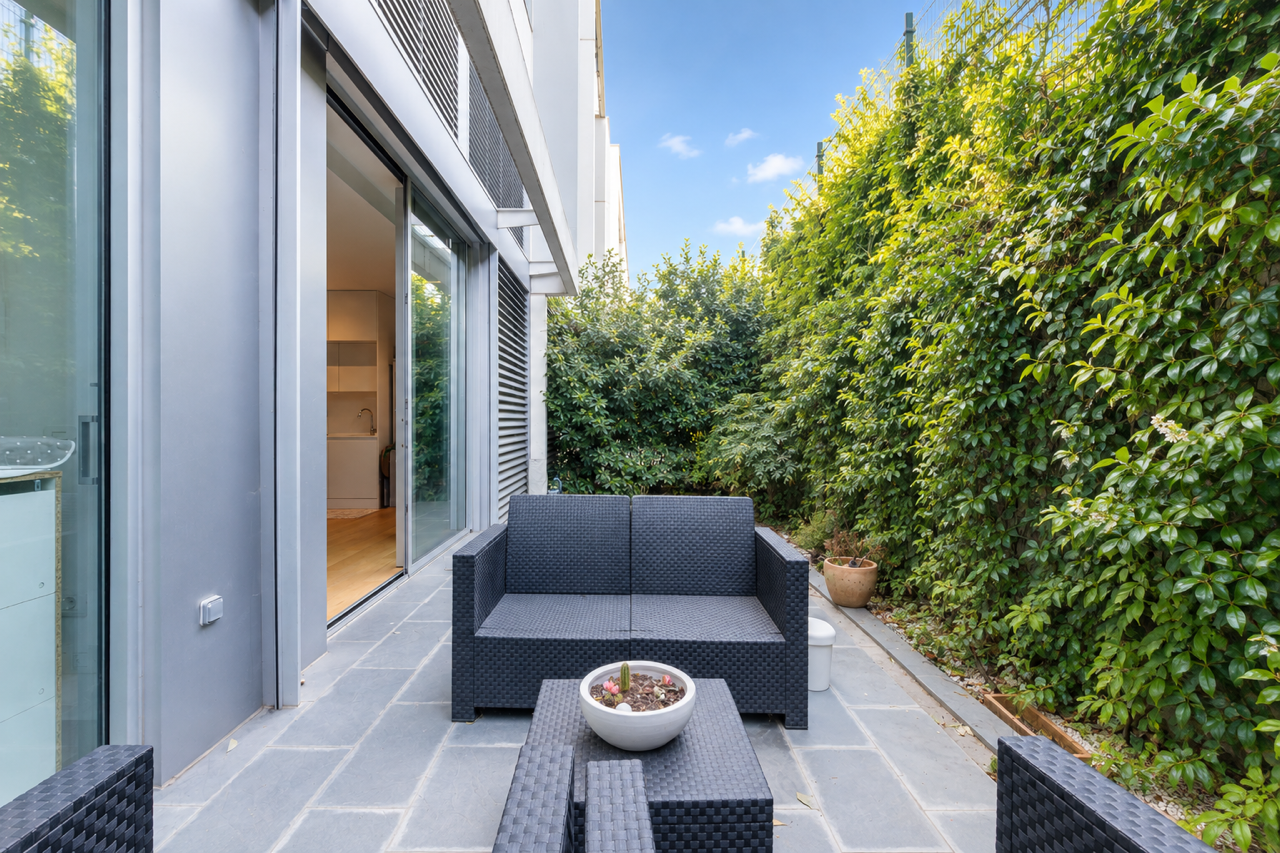 Cozy garden-level apartment in Aravaca, Madrid [KI-modifiziert]