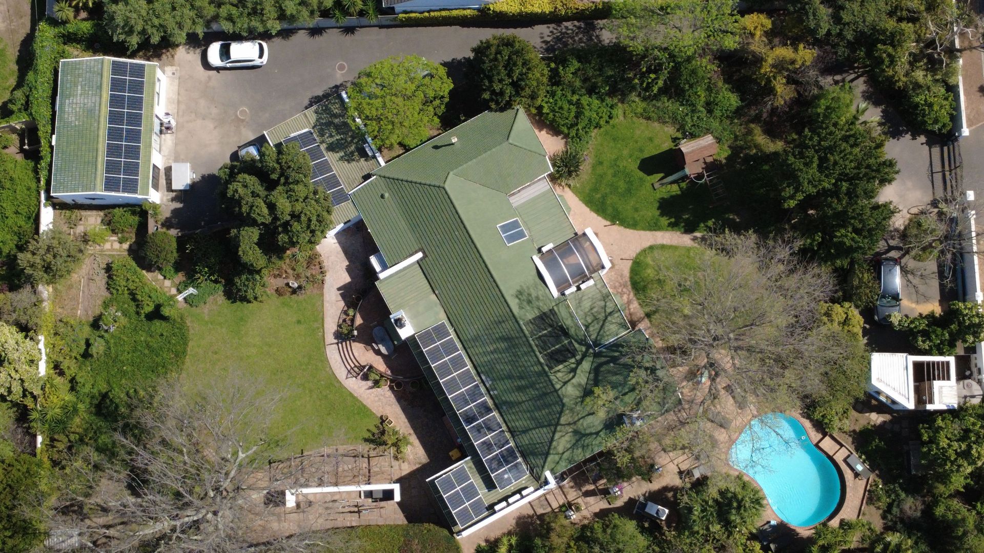 Expansive home in school catchment area