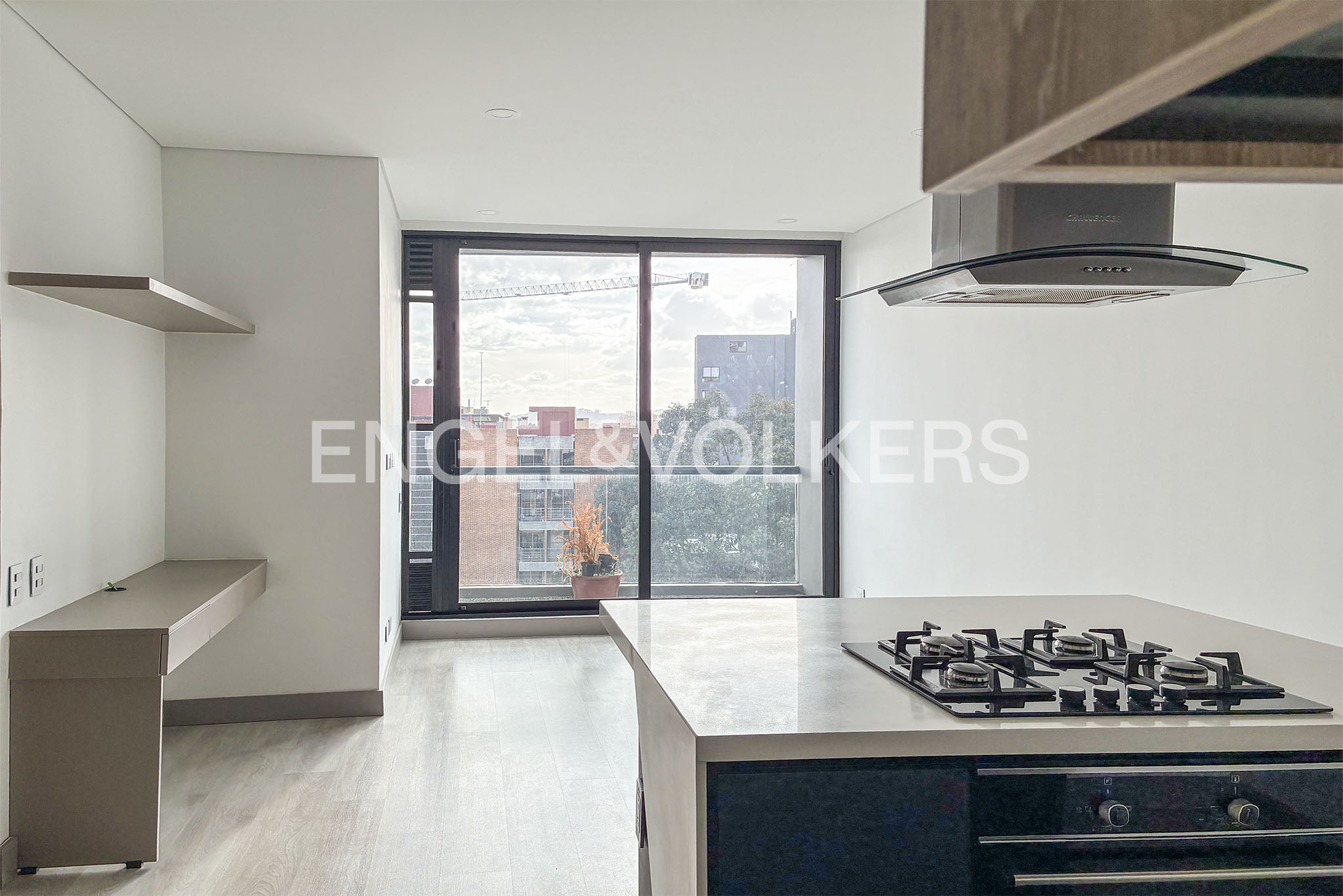 Moderno apartamento con terraza para venta en Bella Suiza