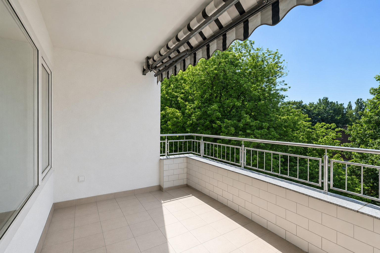 Three-room apartment with spacious south-facing balcony and elevator in Essen-Huttrop