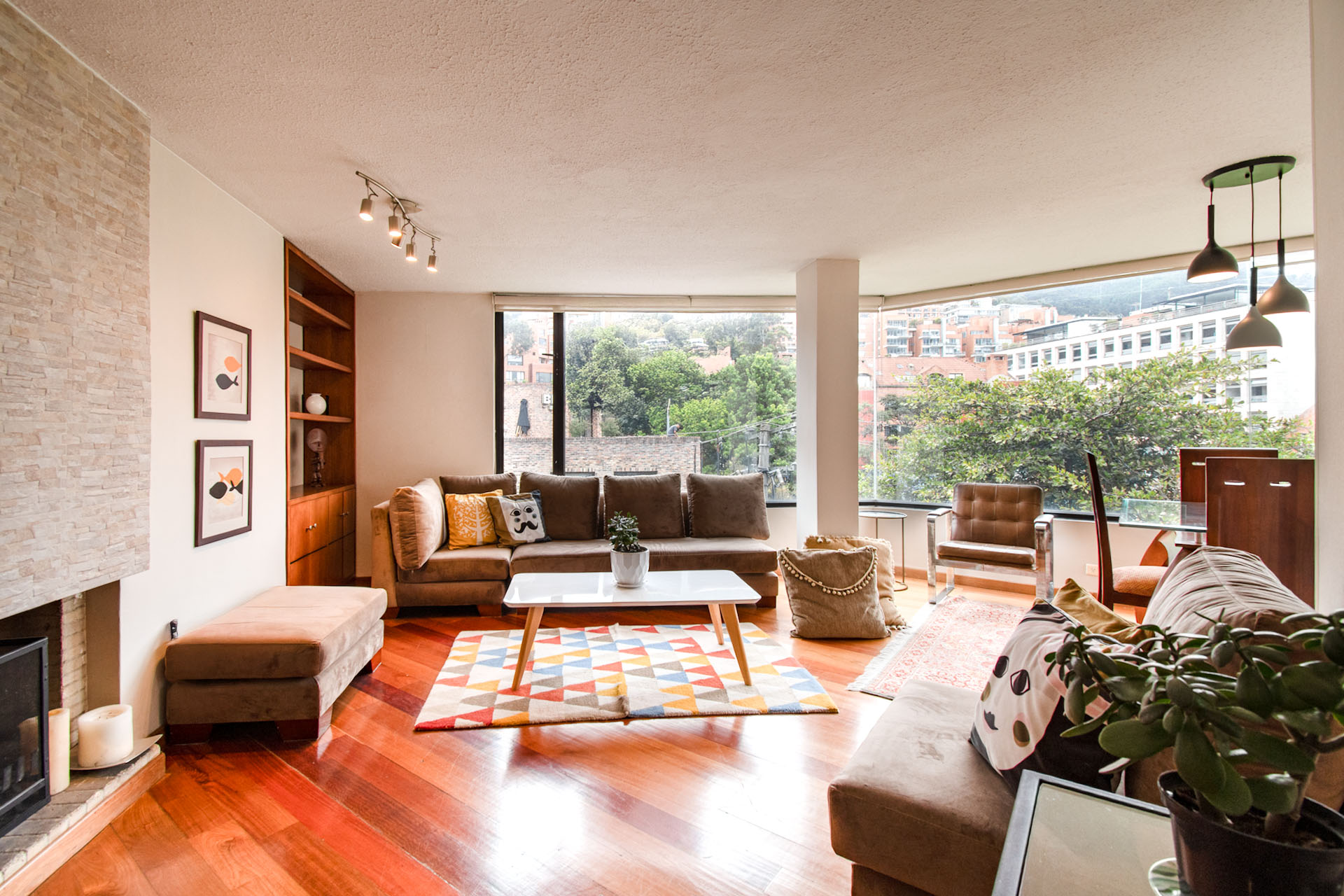 Iluminado apartamento amoblado en rosales