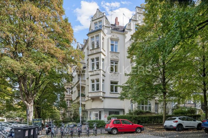 Stilaltbau in Top-Lage - 10 Wohneinheiten - eine kleine Gewerbeeinheit