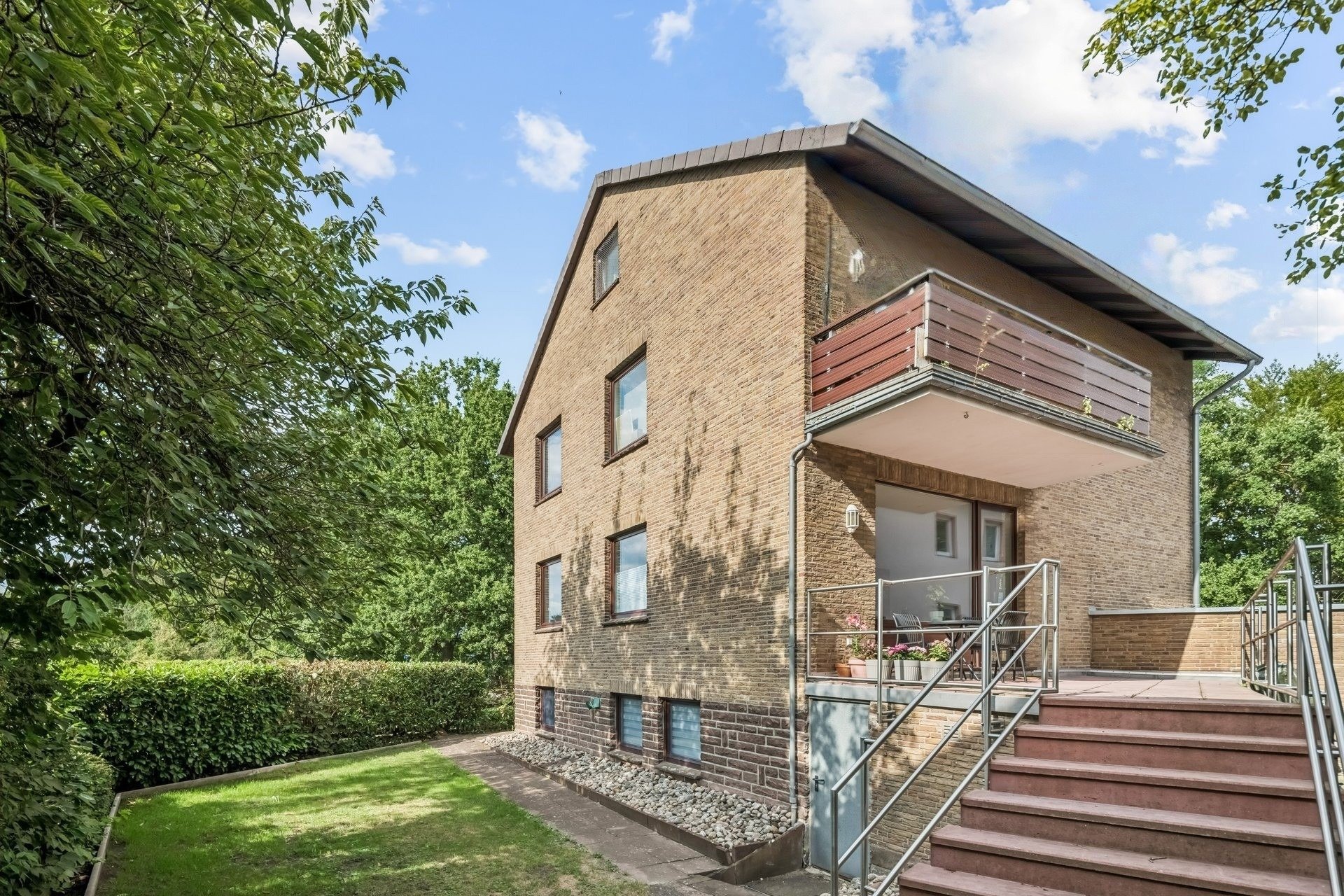 Stadt trifft Weitblick – Mehrfamilienhaus mit Potenzial