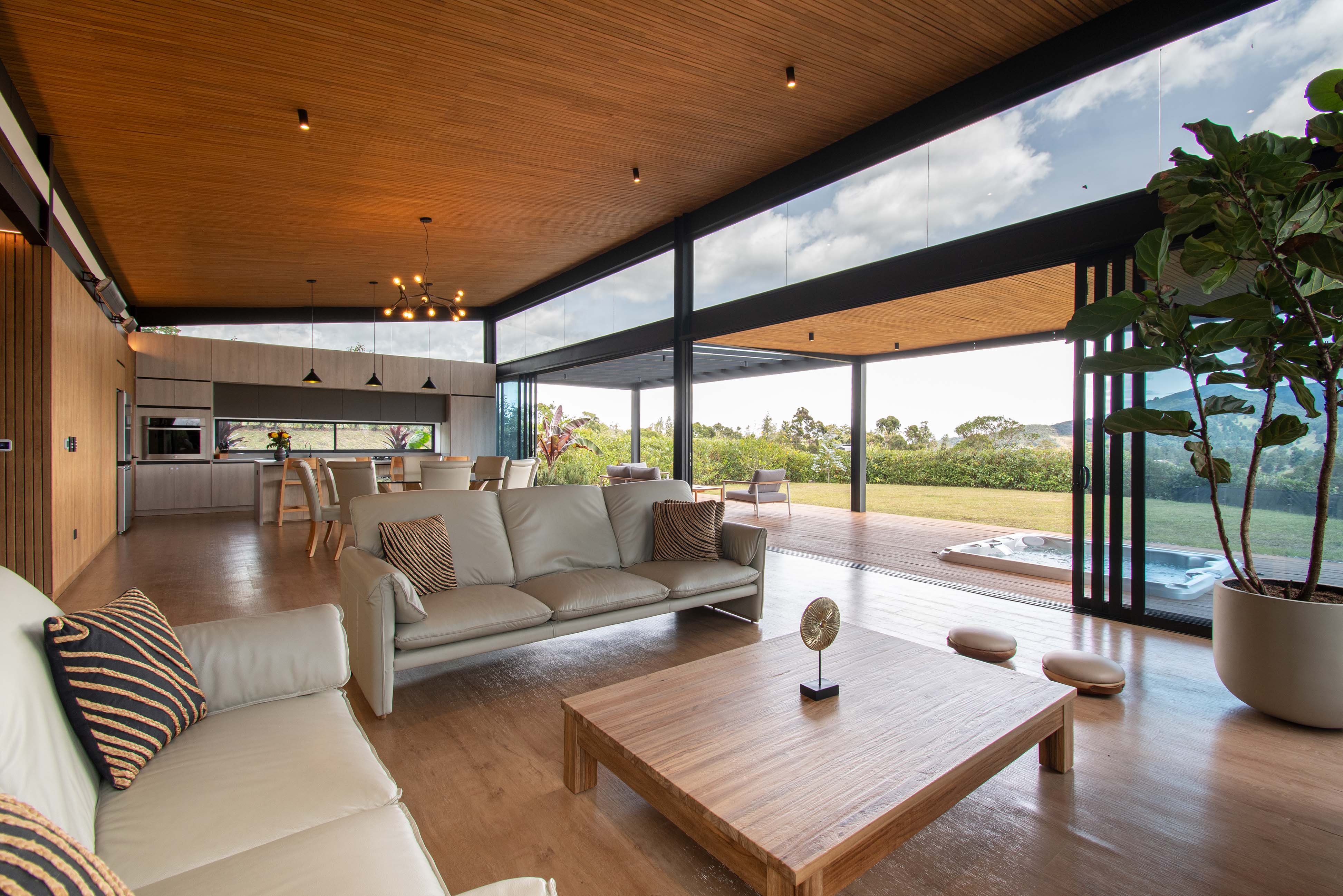 Casa de diseño para venta | Parcelación con caballerizas en El Retiro
