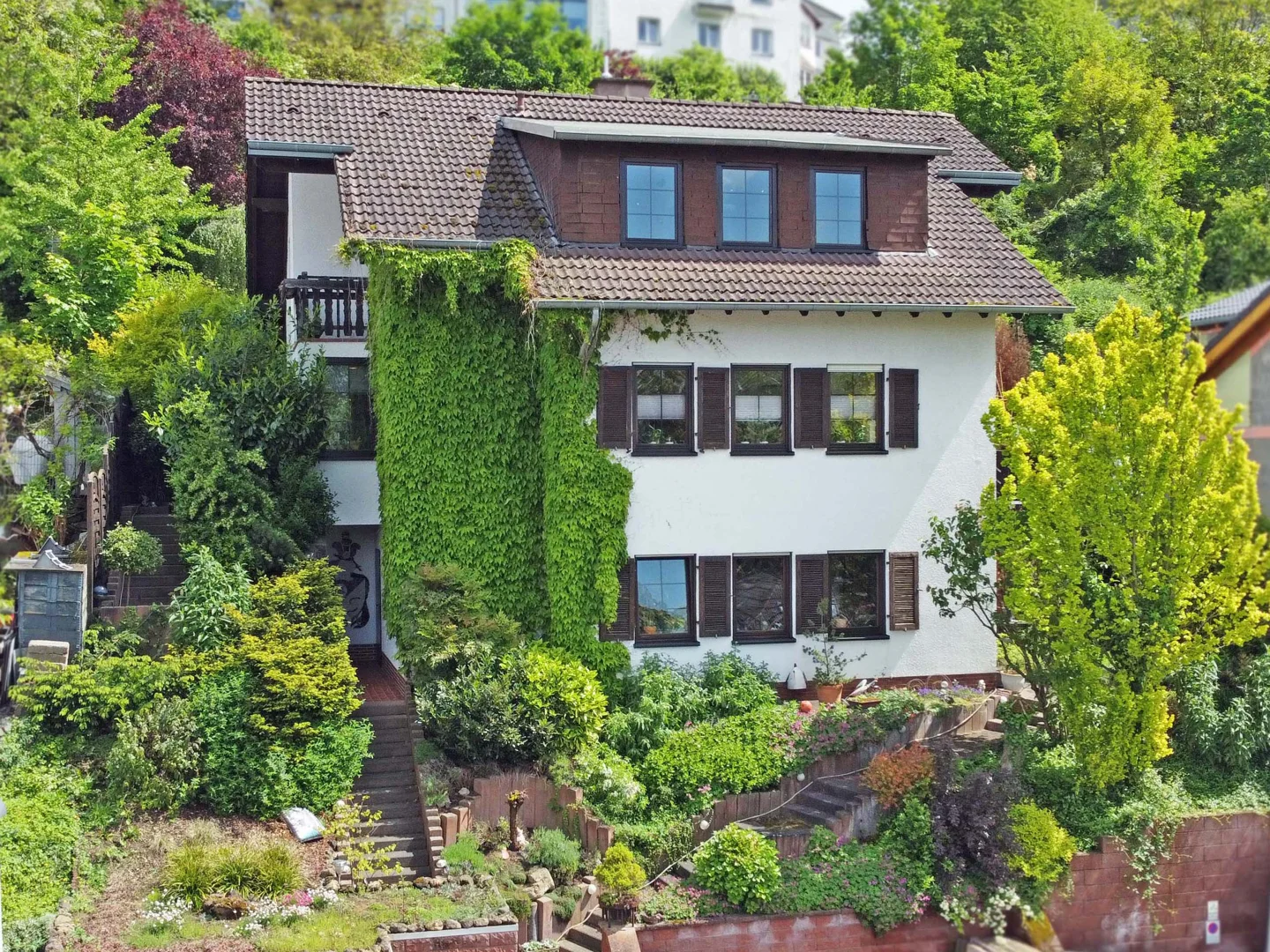 Einfamilienhaus mit Einliegerwohnung in gefragter Lage von Urbar mit Rheinblick