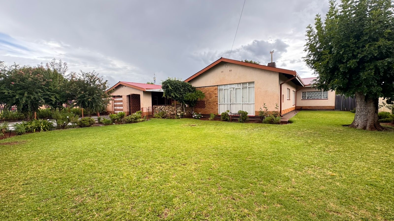 3 Bedroom family home with borehole and rental potential — Hadison Park