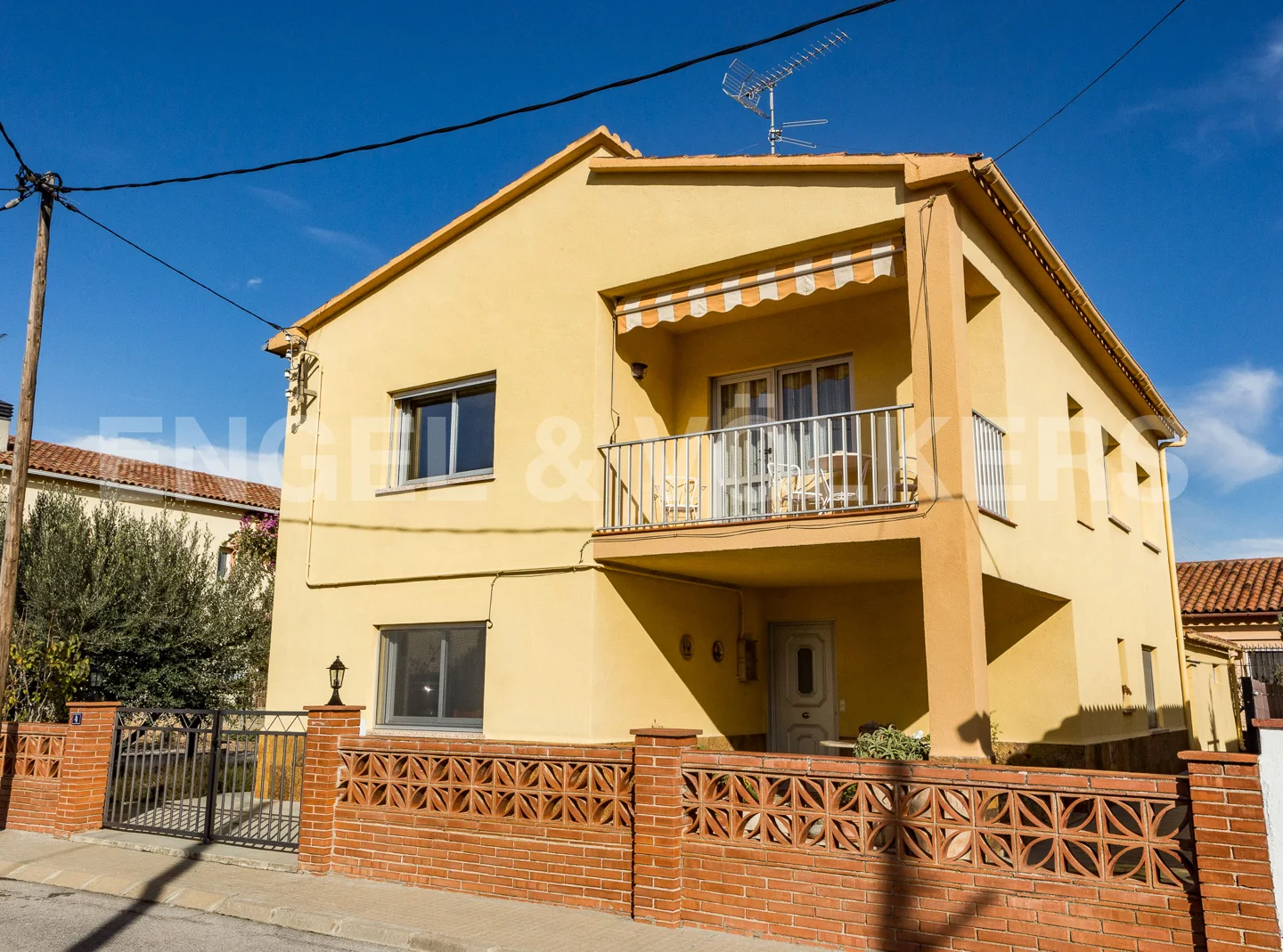 Detached house in a doble plot in Sant Martí