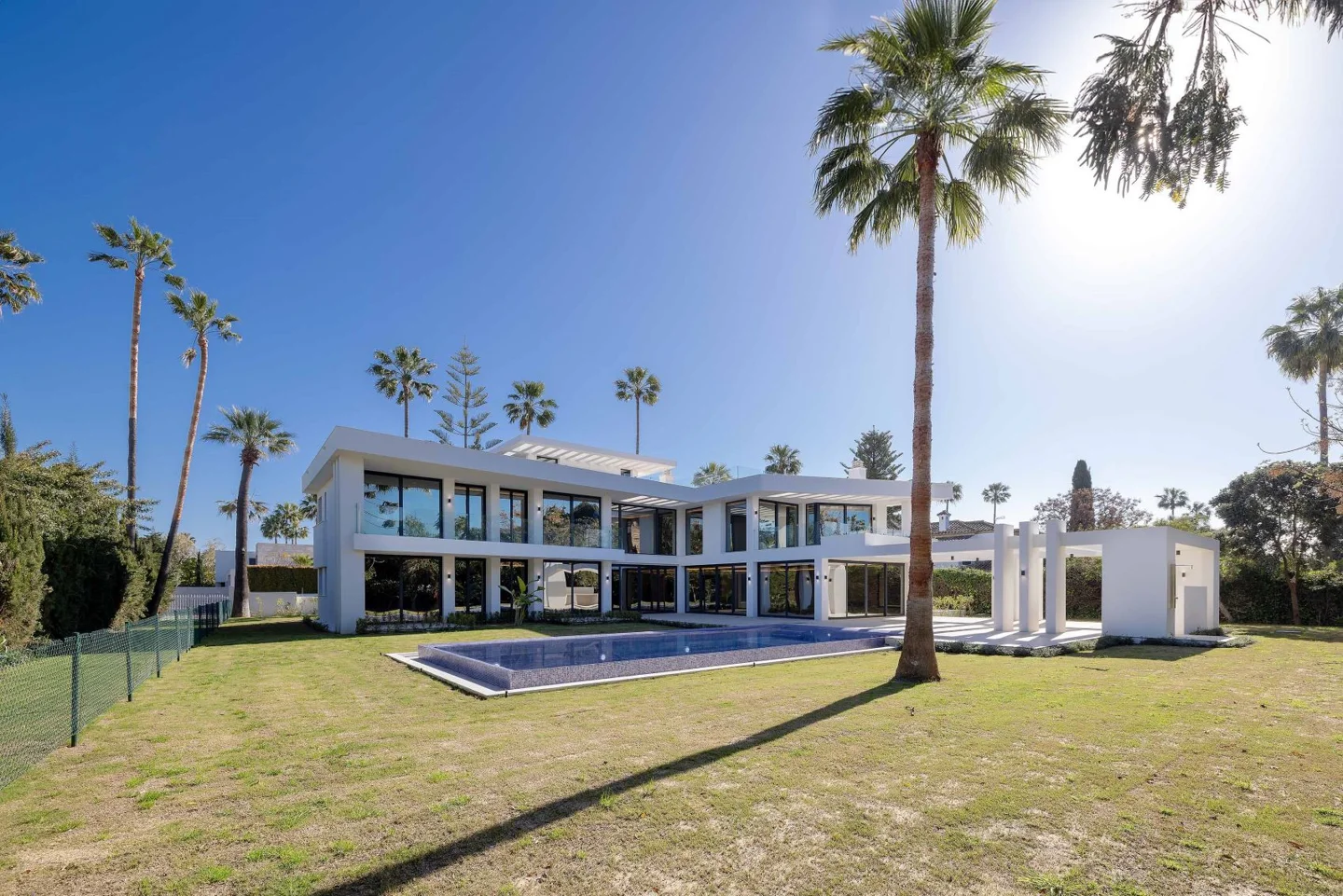 Zeitgenössische Luxus Villa in Sotogrande Costa