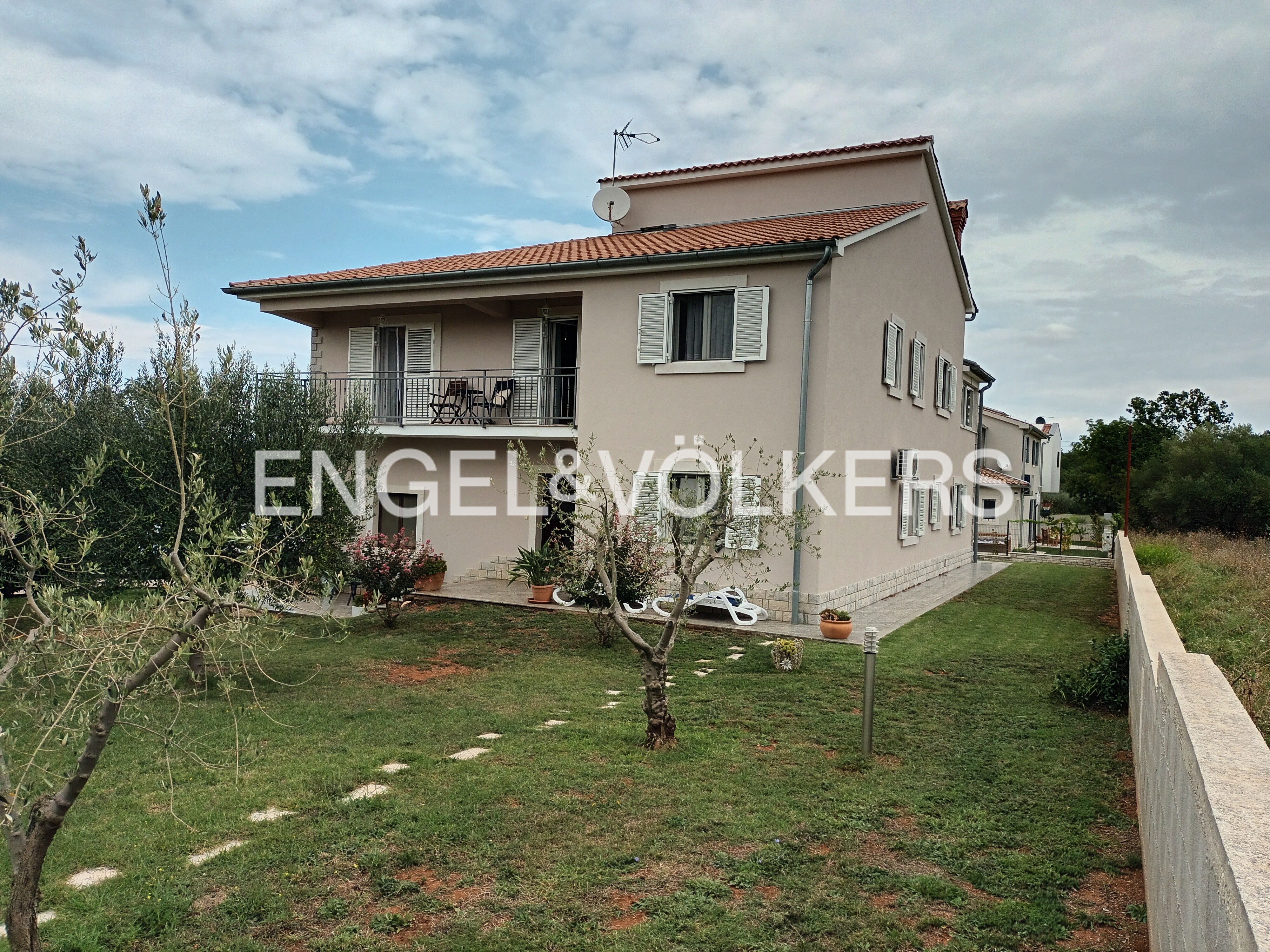 Investment property with two residential units near Vrsar