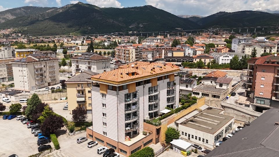 Invest or Live: Strategic 3-room apartment near the city center