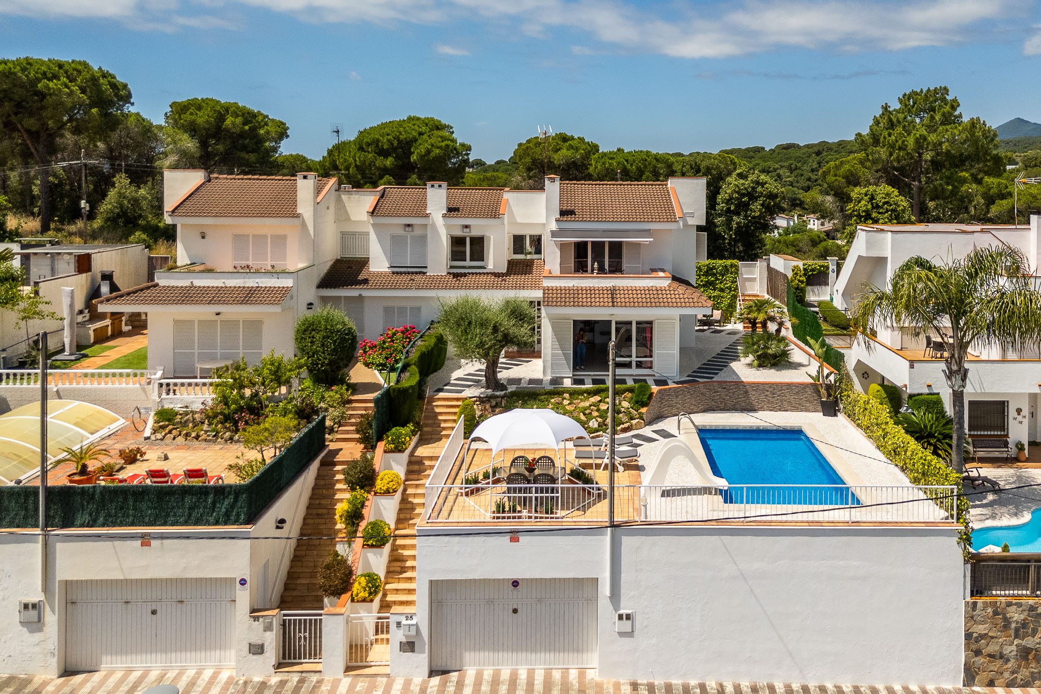 House with pool, sea and mountain view