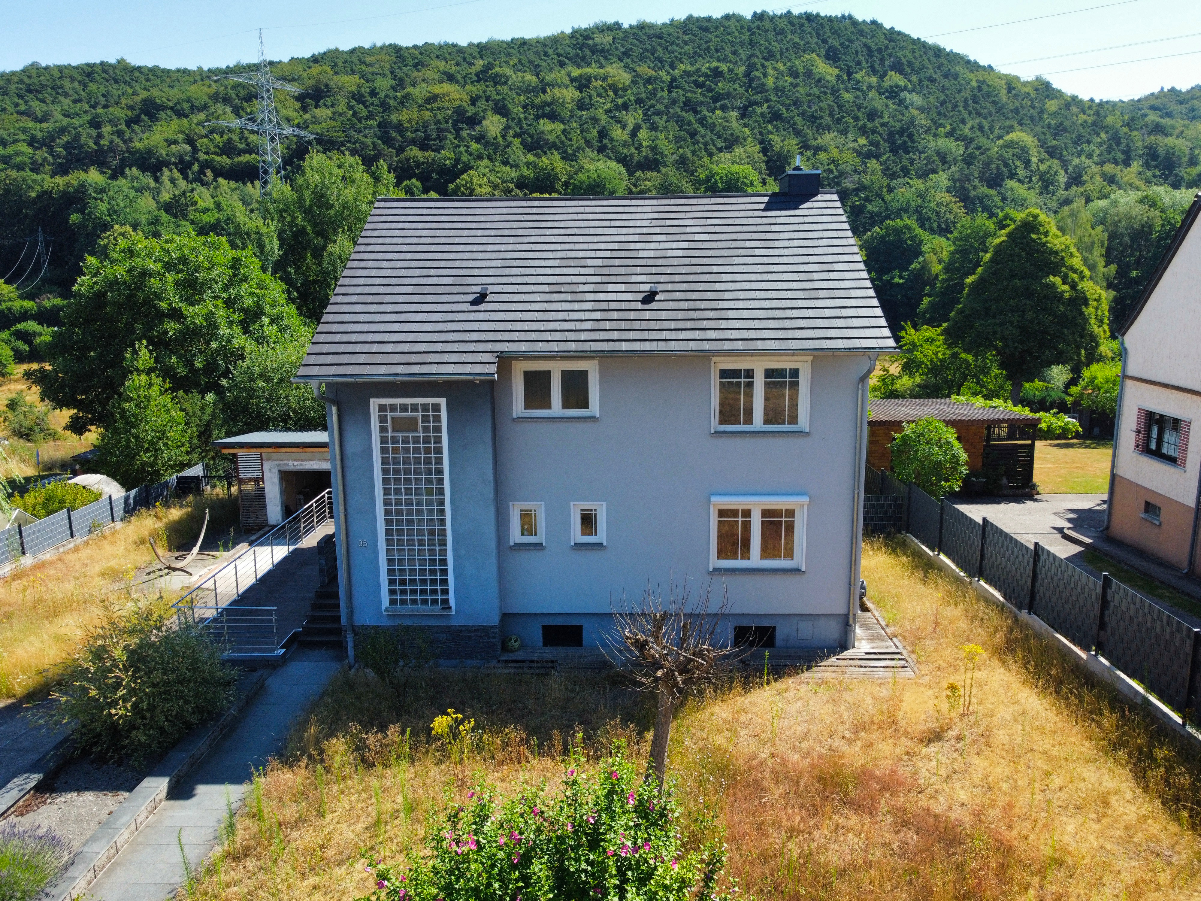 Modernisiertes Einfamilienhaus mit XXL-Grundstück am Ortsrand