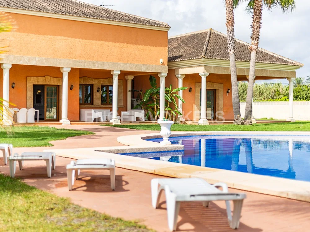 Luxury villa near the beach in Denia